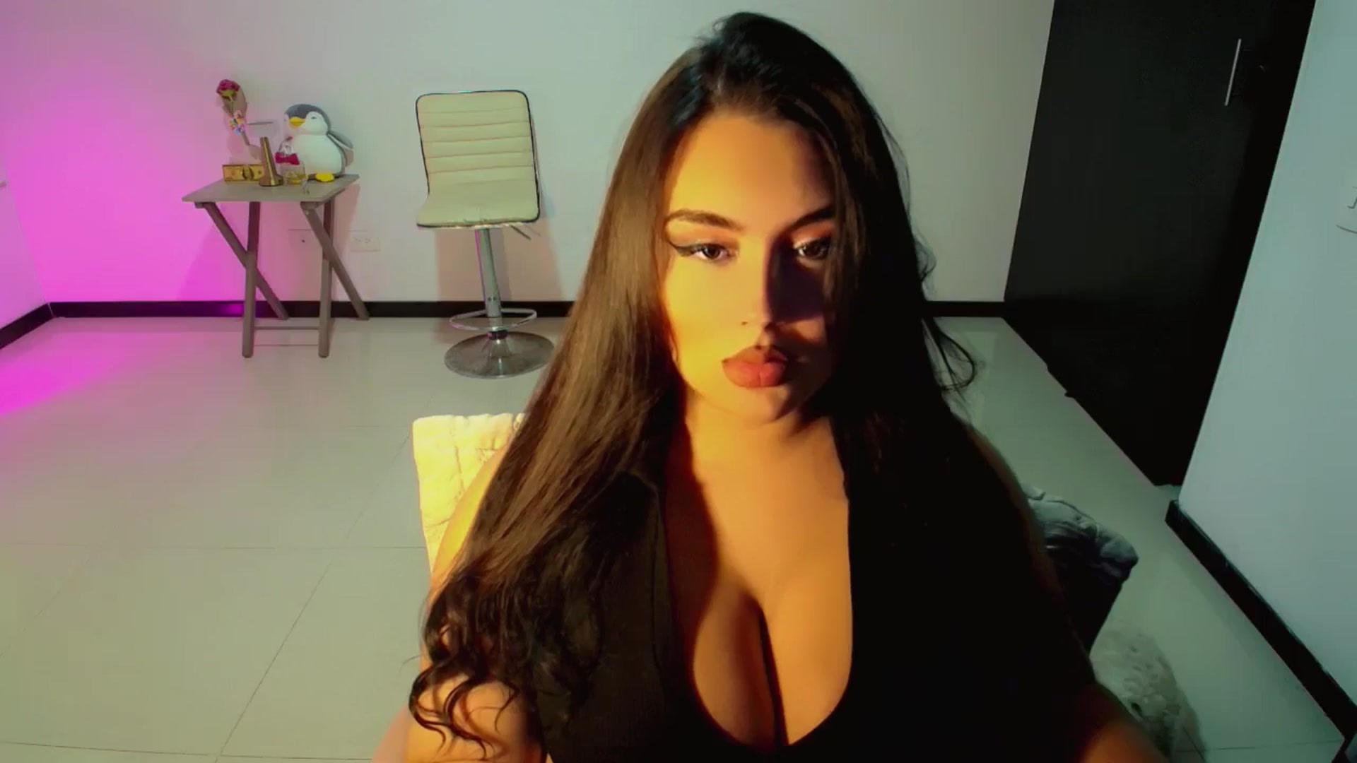 Gallery image thumbnail from LauraCrazzy's myfreecams stream on, 08/18/2025, 01:05 image 6 of 20