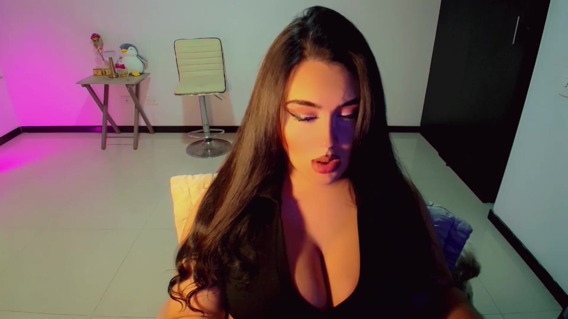Gallery image thumbnail from LauraCrazzy's myfreecams stream on, 08/18/2025, 01:05 image 8 of 20
