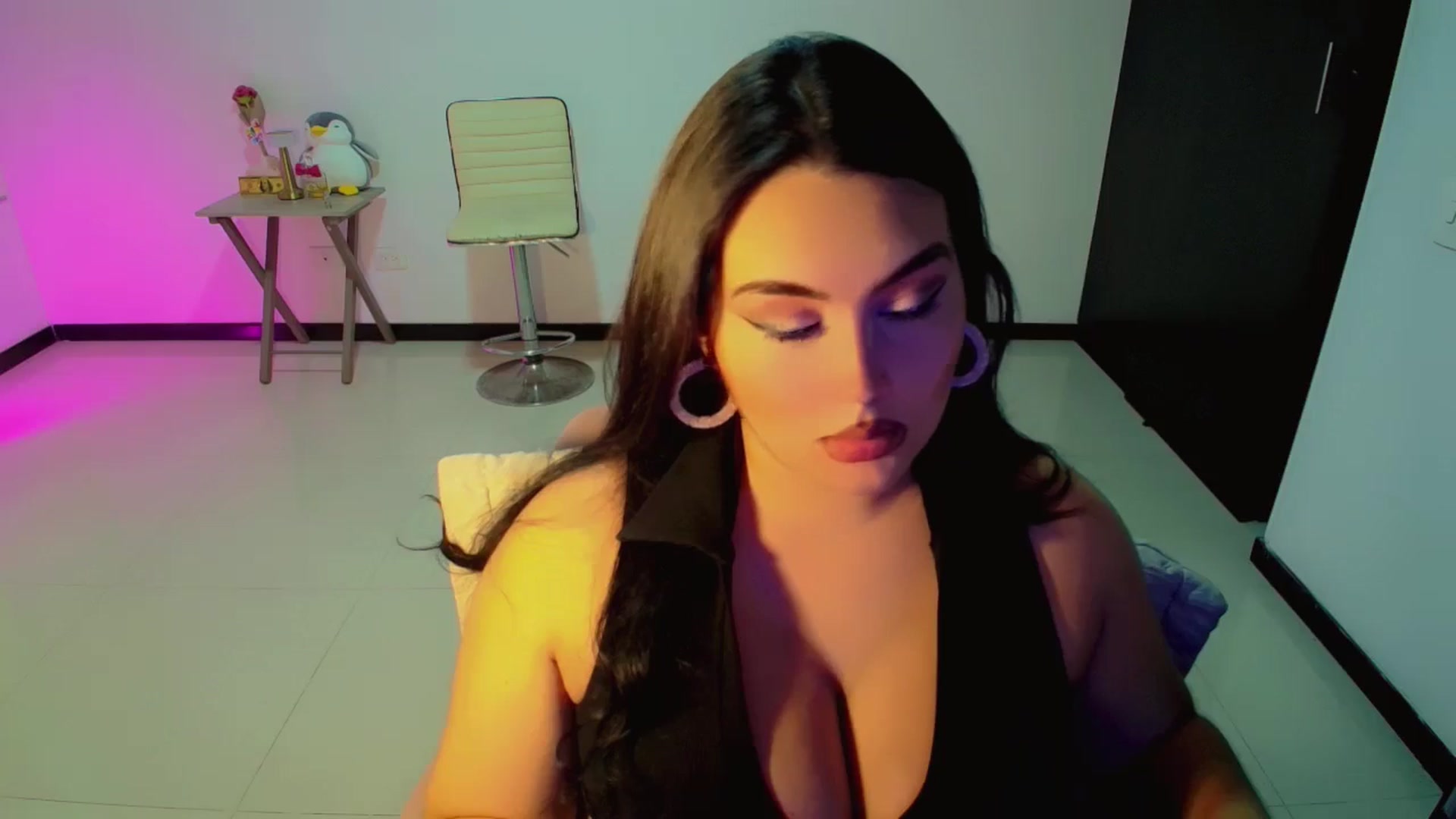 Gallery image thumbnail from LauraCrazzy's myfreecams stream on, 08/18/2025, 01:05 image 2 of 20