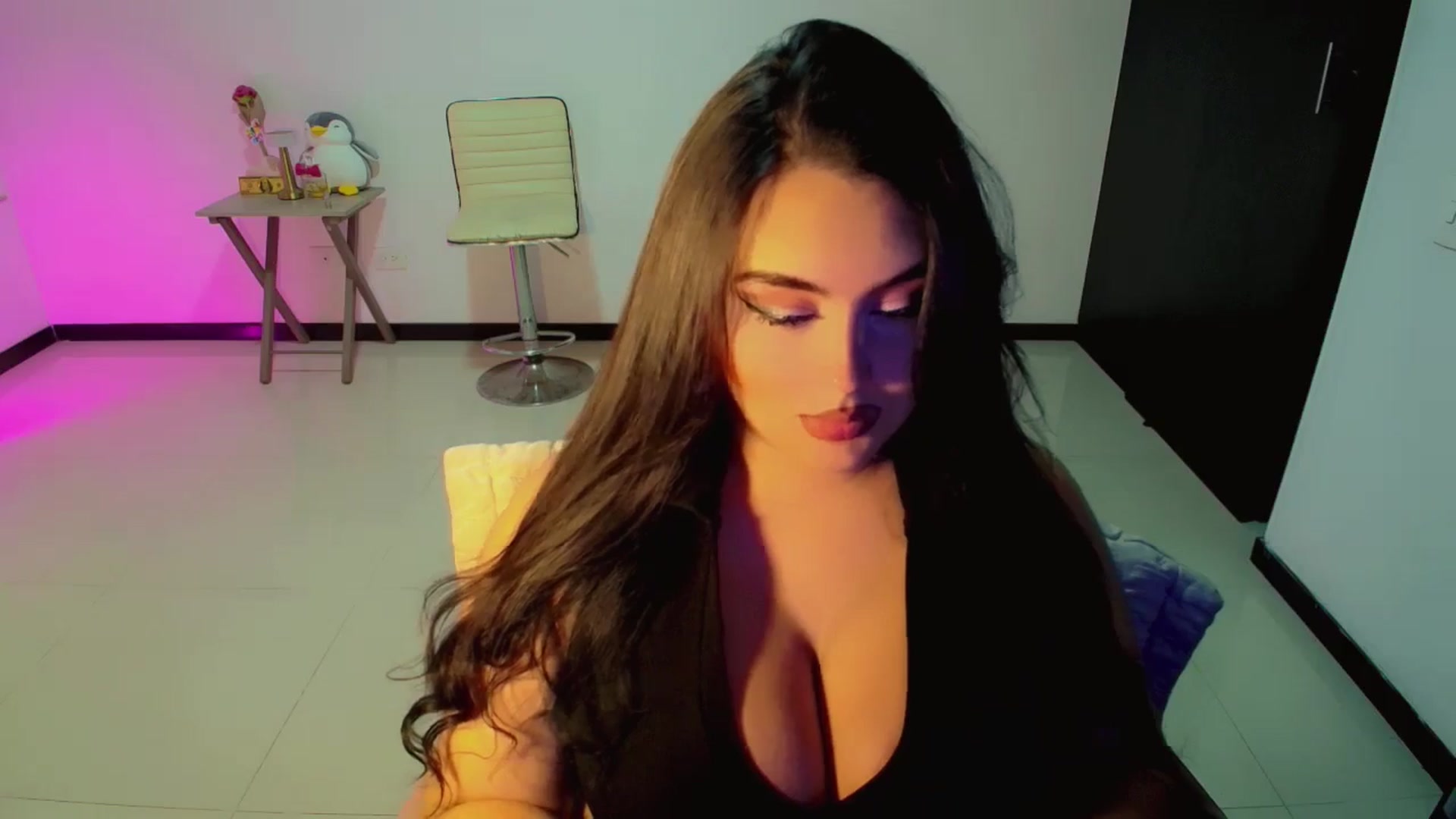 Gallery image thumbnail from LauraCrazzy's myfreecams stream on, 08/18/2025, 01:05 image 4 of 20