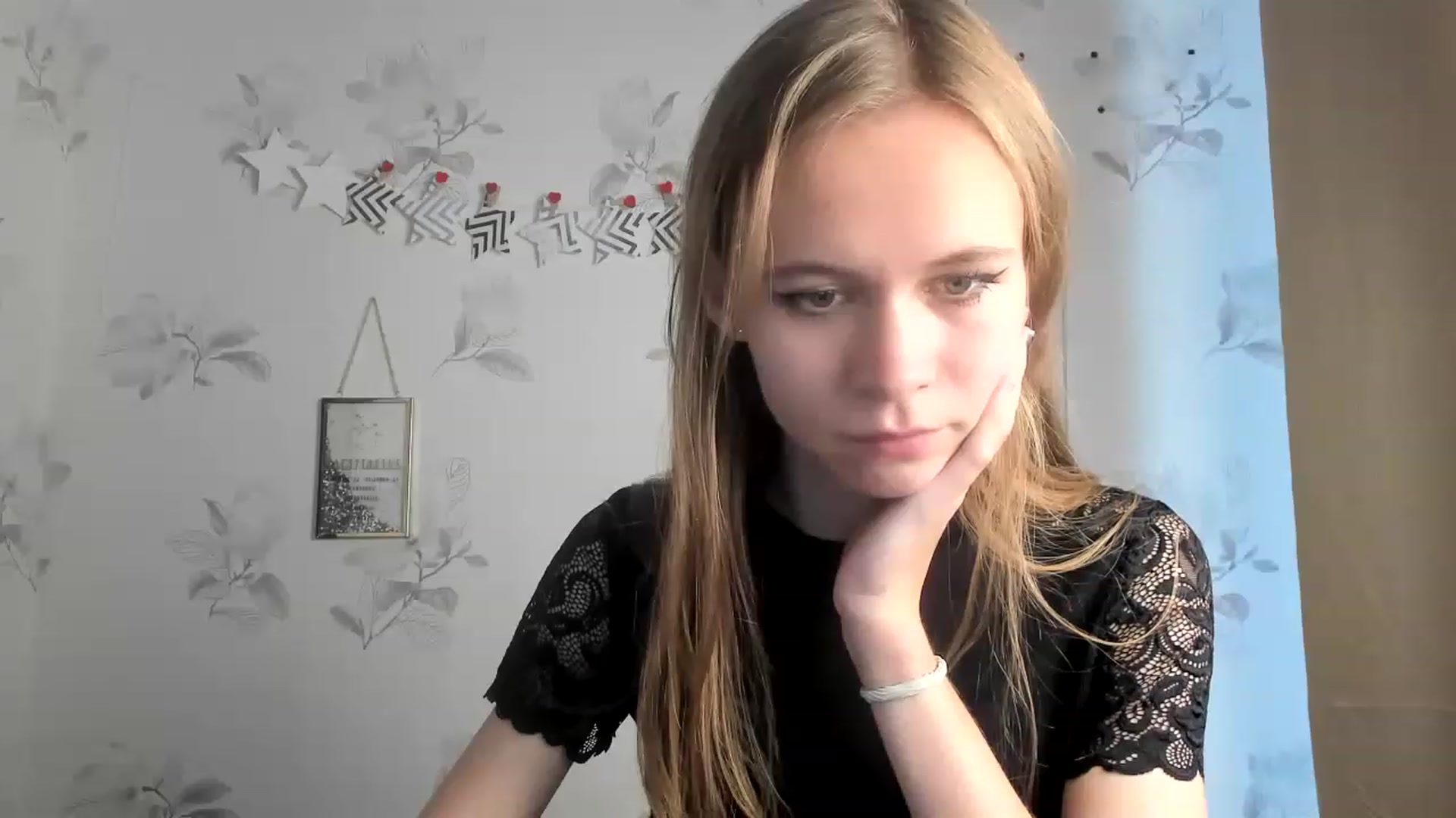 Gallery image thumbnail from LauraCruze's myfreecams stream on, 11/17/2022, 16:15 image 8 of 20