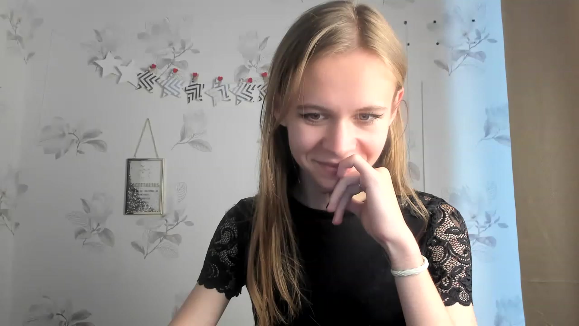 Gallery image thumbnail from LauraCruze's myfreecams stream on, 11/17/2022, 16:15 image 4 of 20