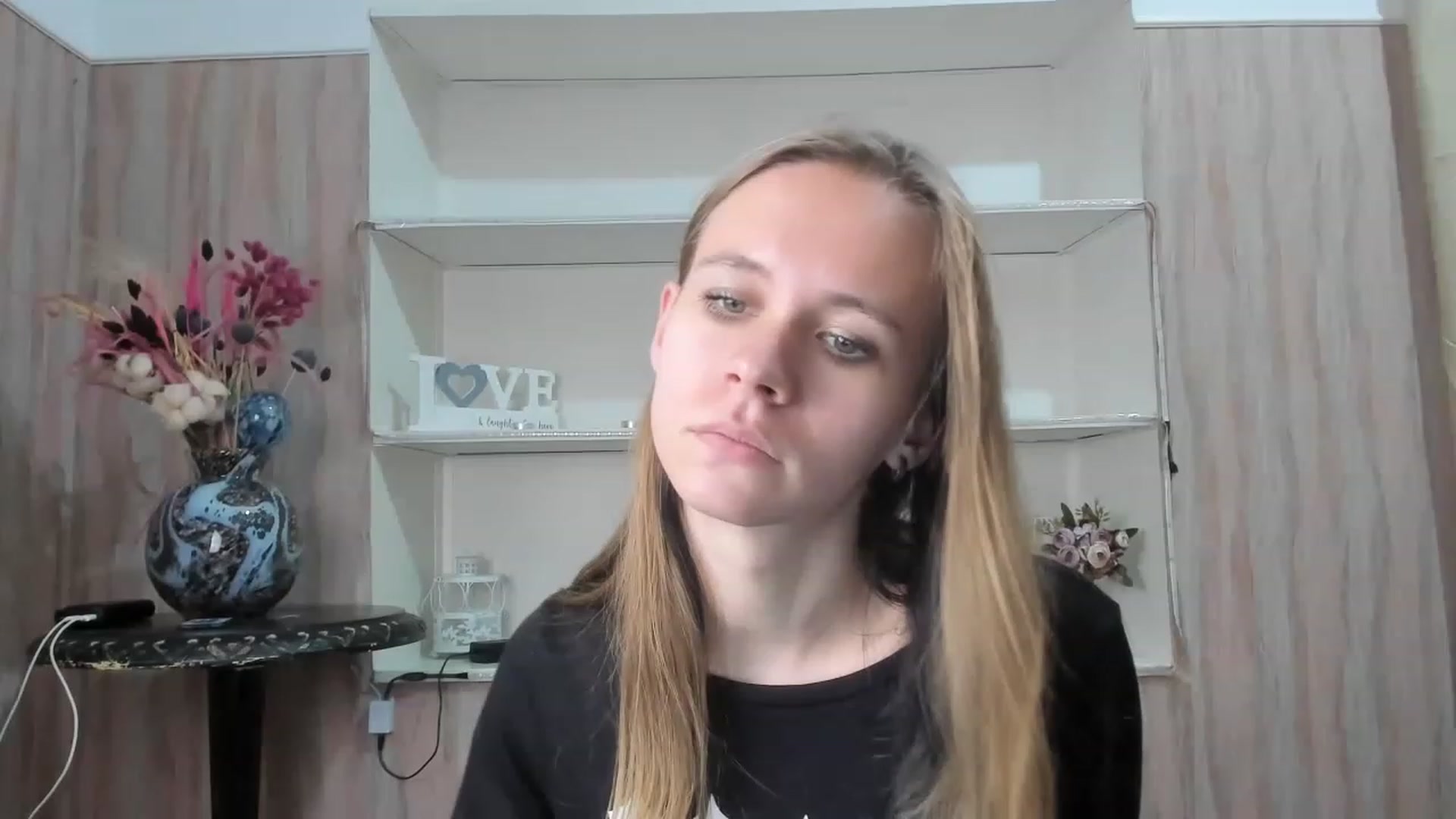 Gallery image thumbnail from LauraCruze's myfreecams stream on, 11/24/2022, 16:40 image 2 of 20