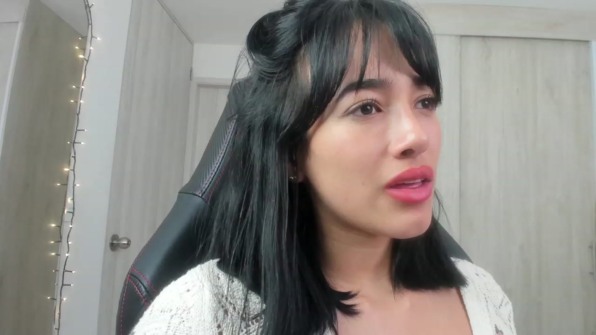 Gallery image thumbnail from LauraJ_'s myfreecams stream on, 11/25/2022, 06:53 image 2 of 20