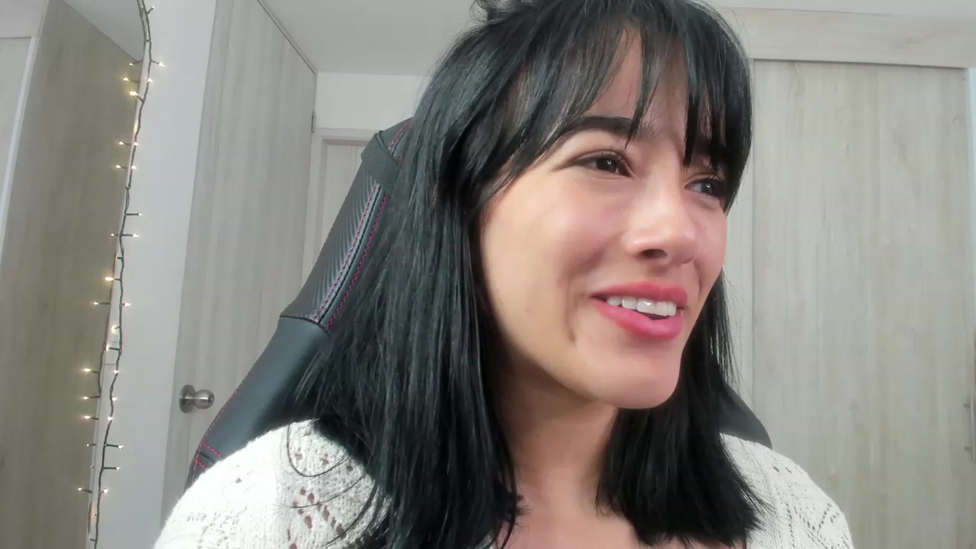 Gallery image thumbnail from LauraJ_'s myfreecams stream on, 11/25/2022, 06:53 image 5 of 20