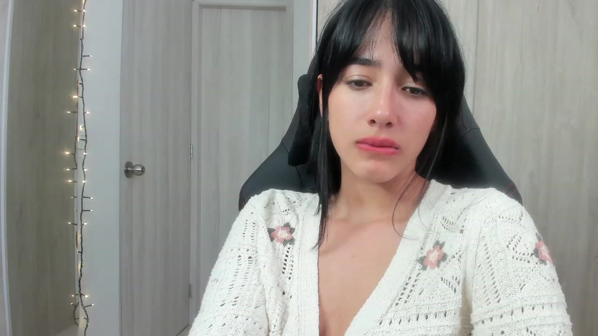 Gallery image thumbnail from LauraJ_'s myfreecams stream on, 11/25/2022, 06:53 image 15 of 20