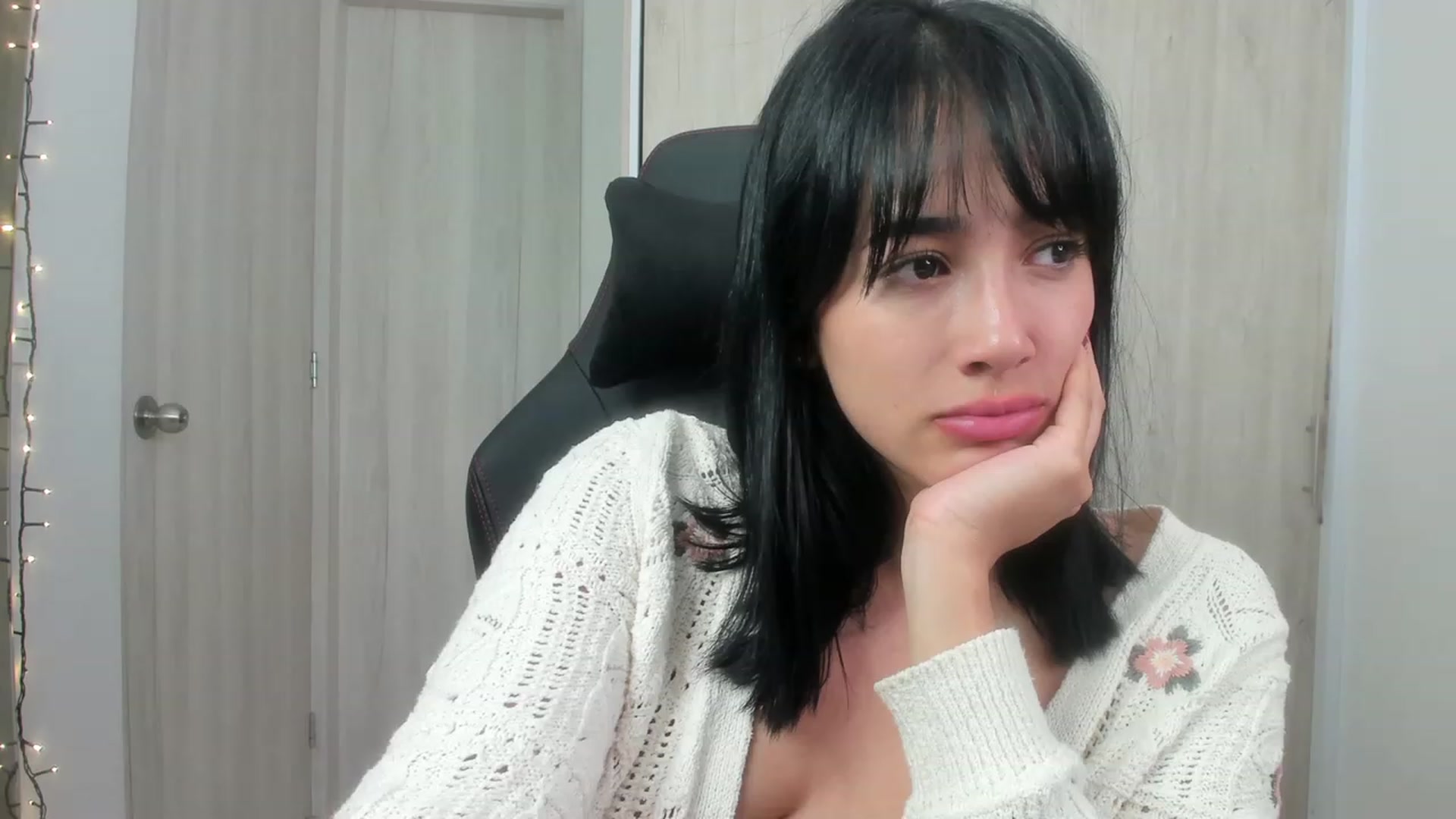 Gallery image thumbnail from LauraJ_'s myfreecams stream on, 11/25/2022, 06:53 image 13 of 20