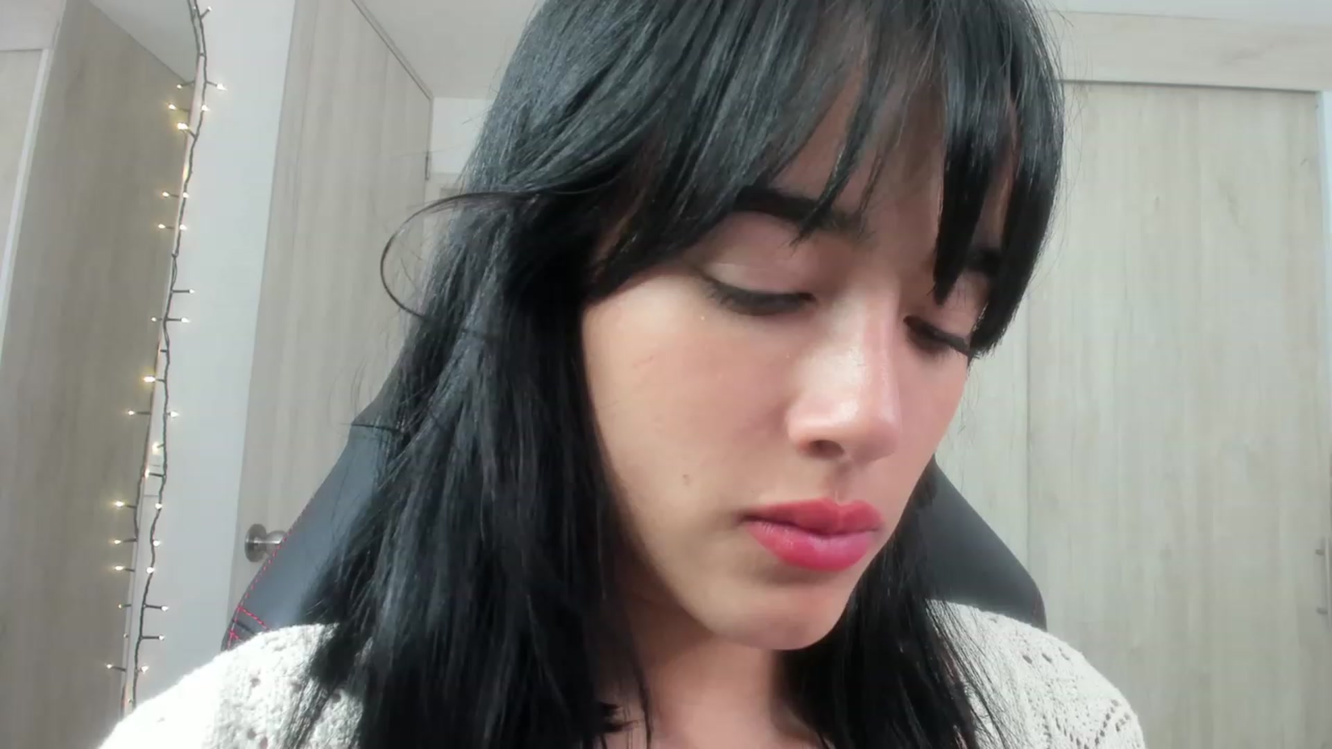 Gallery image thumbnail from LauraJ_'s myfreecams stream on, 11/25/2022, 06:53 image 1 of 20