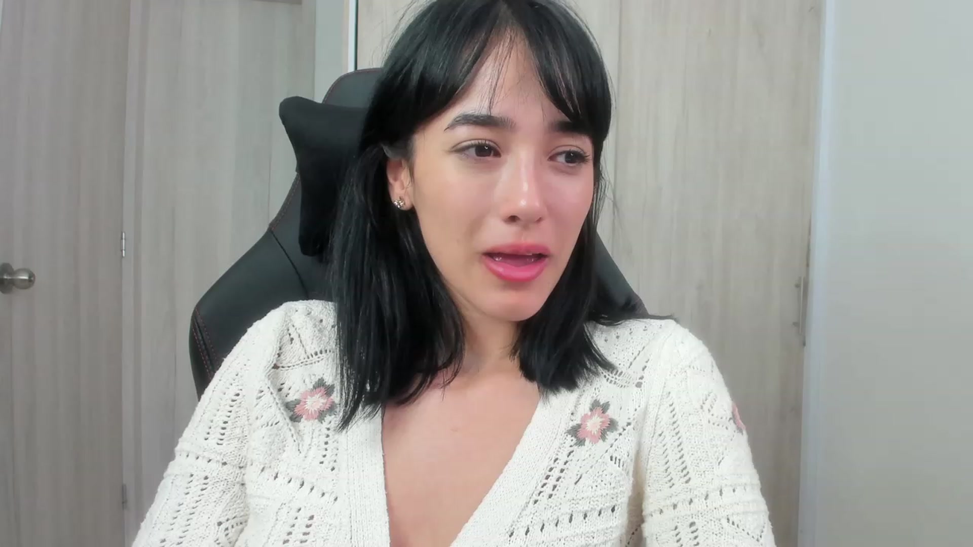 Gallery image thumbnail from LauraJ_'s myfreecams stream on, 11/25/2022, 06:53 image 19 of 20