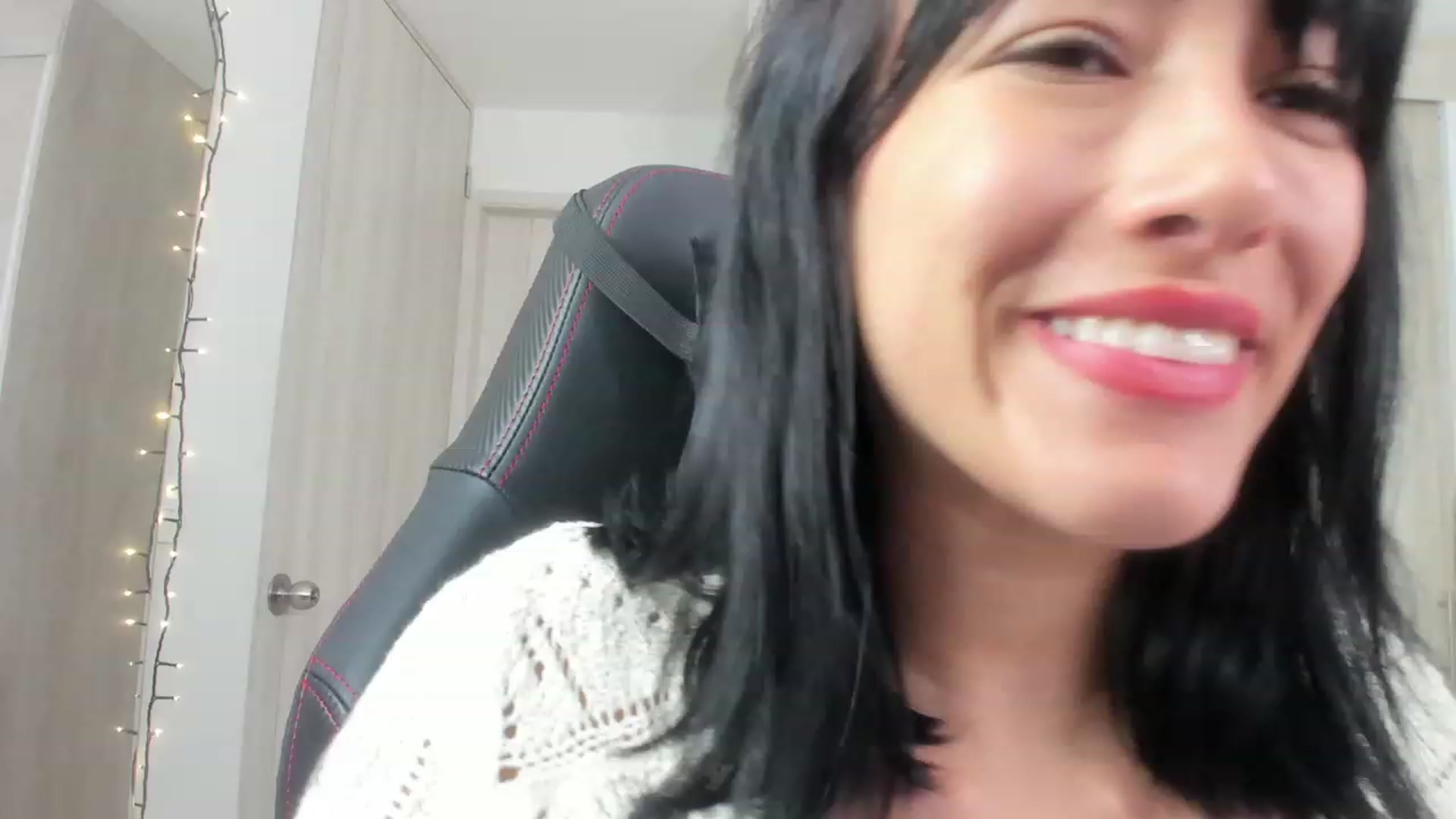 Gallery image thumbnail from LauraJ_'s myfreecams stream on, 11/25/2022, 06:53 image 3 of 20