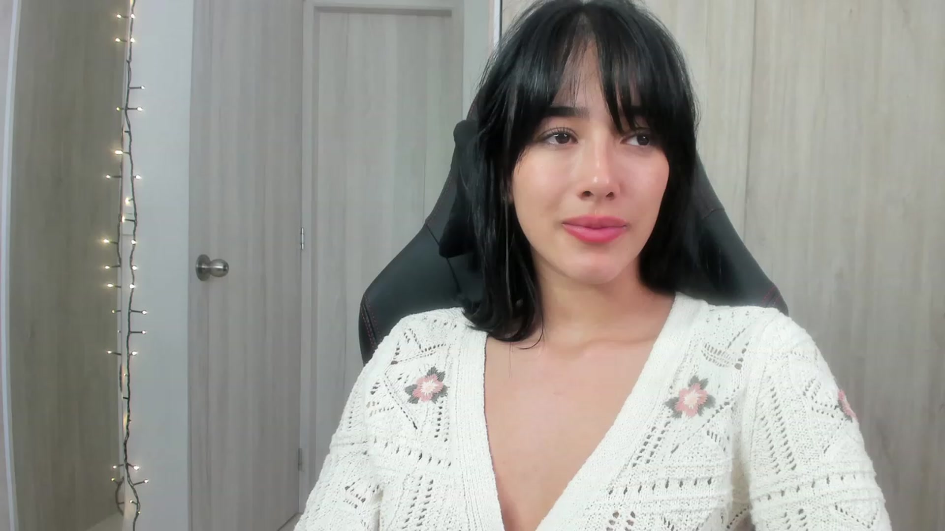 Gallery image thumbnail from LauraJ_'s myfreecams stream on, 11/25/2022, 06:53 image 16 of 20