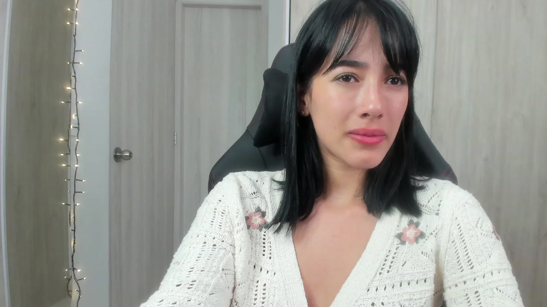 Gallery image thumbnail from LauraJ_'s myfreecams stream on, 11/25/2022, 06:53 image 18 of 20