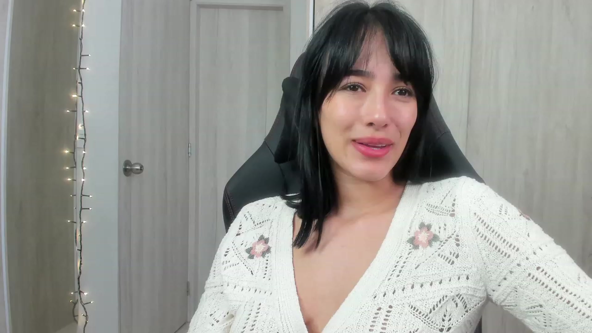 Gallery image thumbnail from LauraJ_'s myfreecams stream on, 11/25/2022, 06:53 image 17 of 20