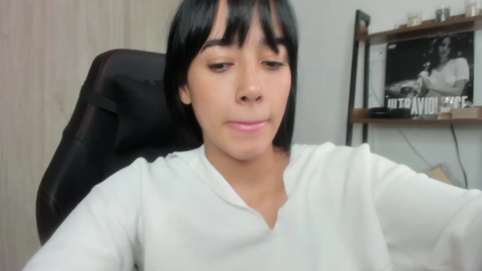 Gallery image thumbnail from LauraJ_'s myfreecams stream on, 11/29/2022, 05:04 image 15 of 20