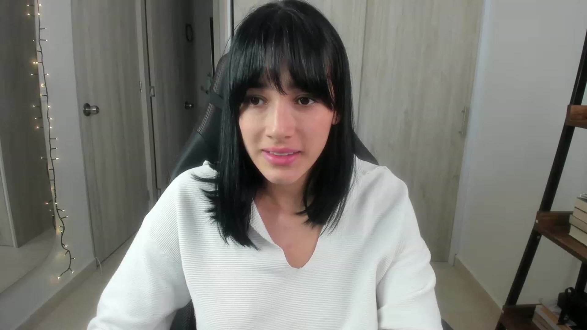 Gallery image thumbnail from LauraJ_'s myfreecams stream on, 11/29/2022, 05:04 image 19 of 20