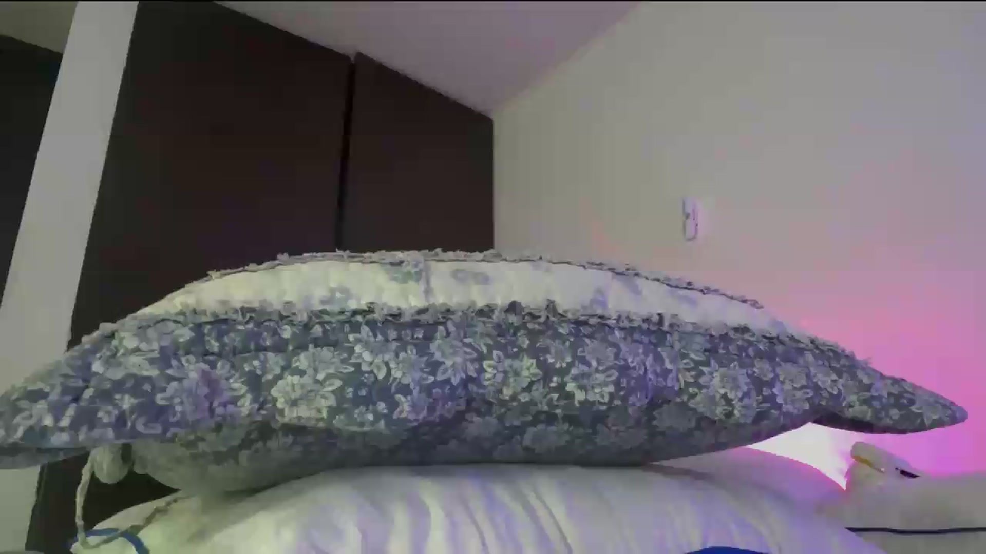 Gallery image thumbnail from LauraKat's myfreecams stream on, 06/25/2026, 08:45 image 3 of 20