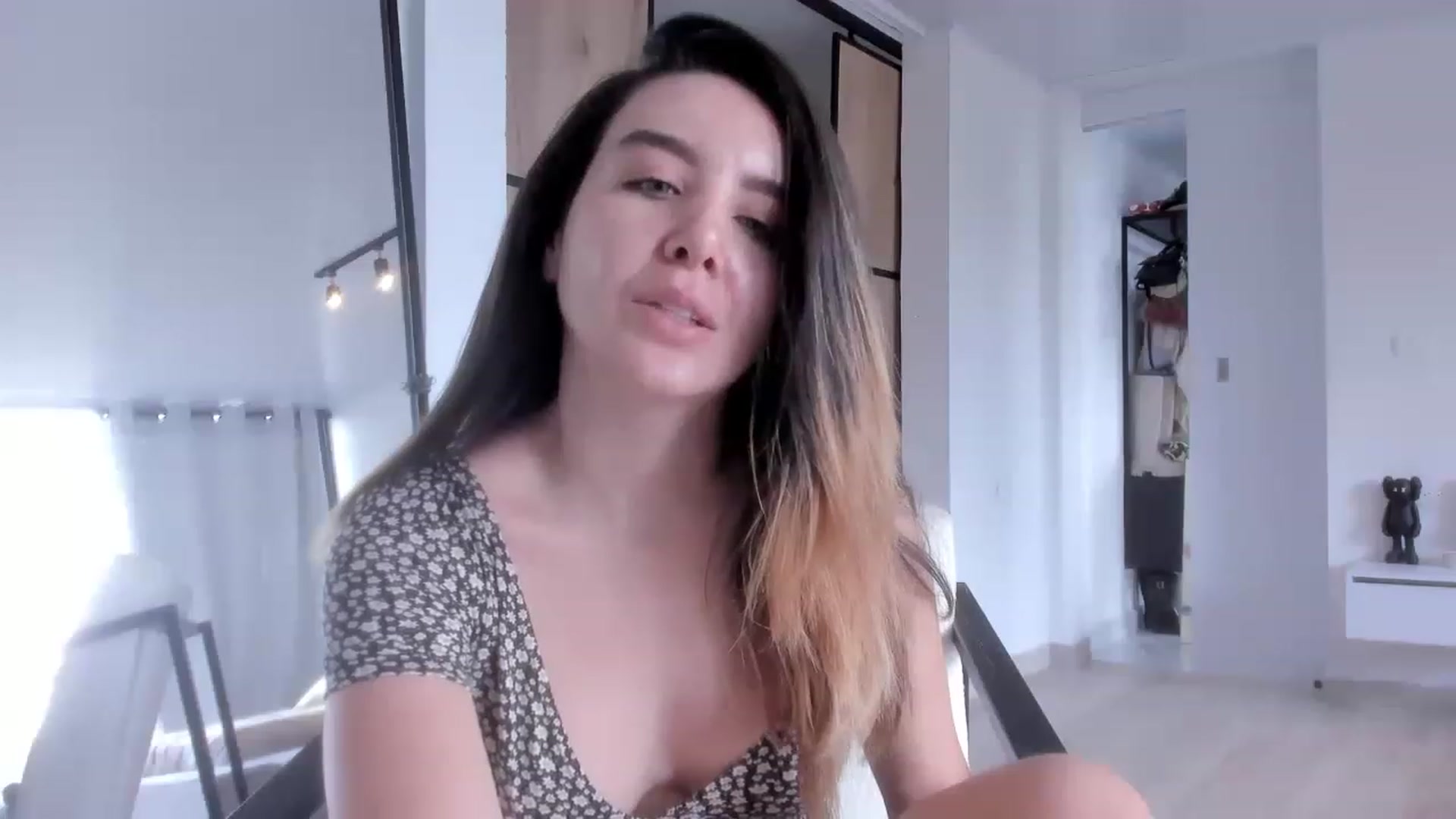 Gallery image thumbnail from LauraVega's myfreecams stream on, 11/14/2022, 17:21 image 7 of 20