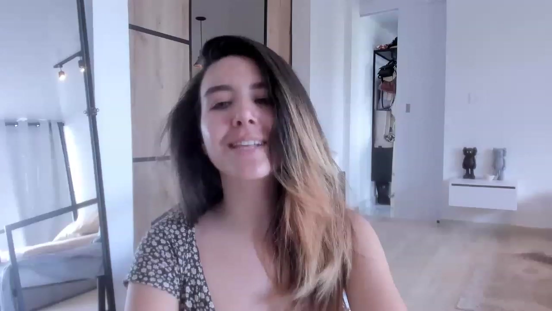 Gallery image thumbnail from LauraVega's myfreecams stream on, 11/14/2022, 17:21 image 14 of 20
