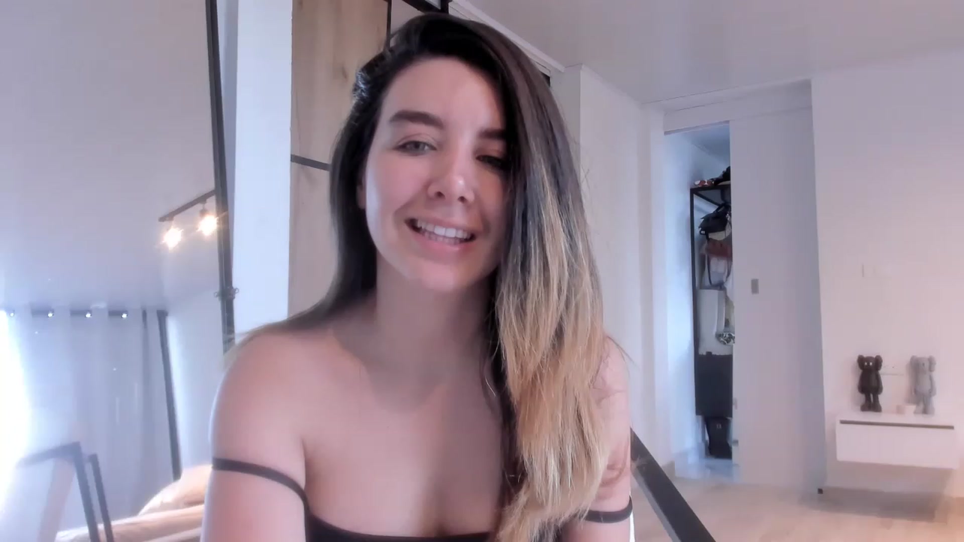 Gallery image thumbnail from LauraVega's myfreecams stream on, 11/14/2022, 23:11 image 3 of 20
