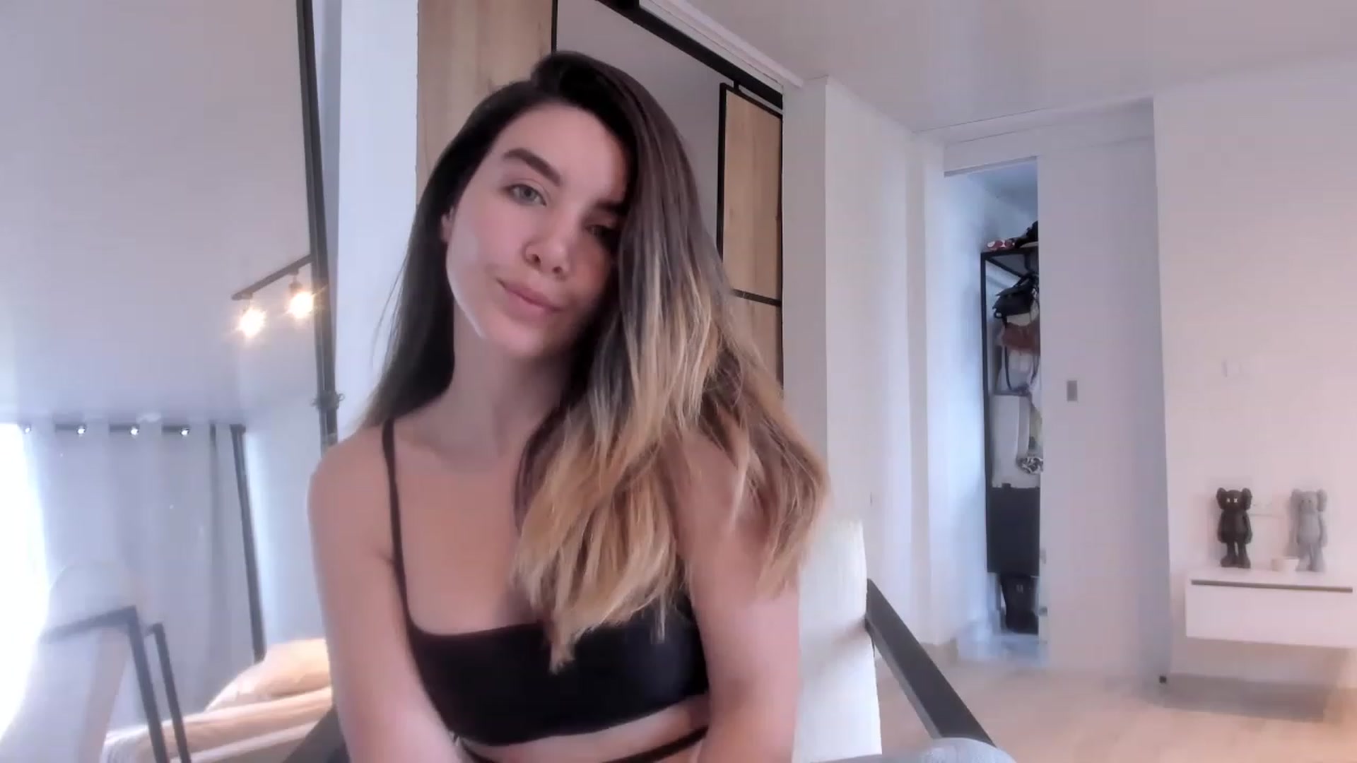 Gallery image thumbnail from LauraVega's myfreecams stream on, 11/14/2022, 23:11 image 1 of 20