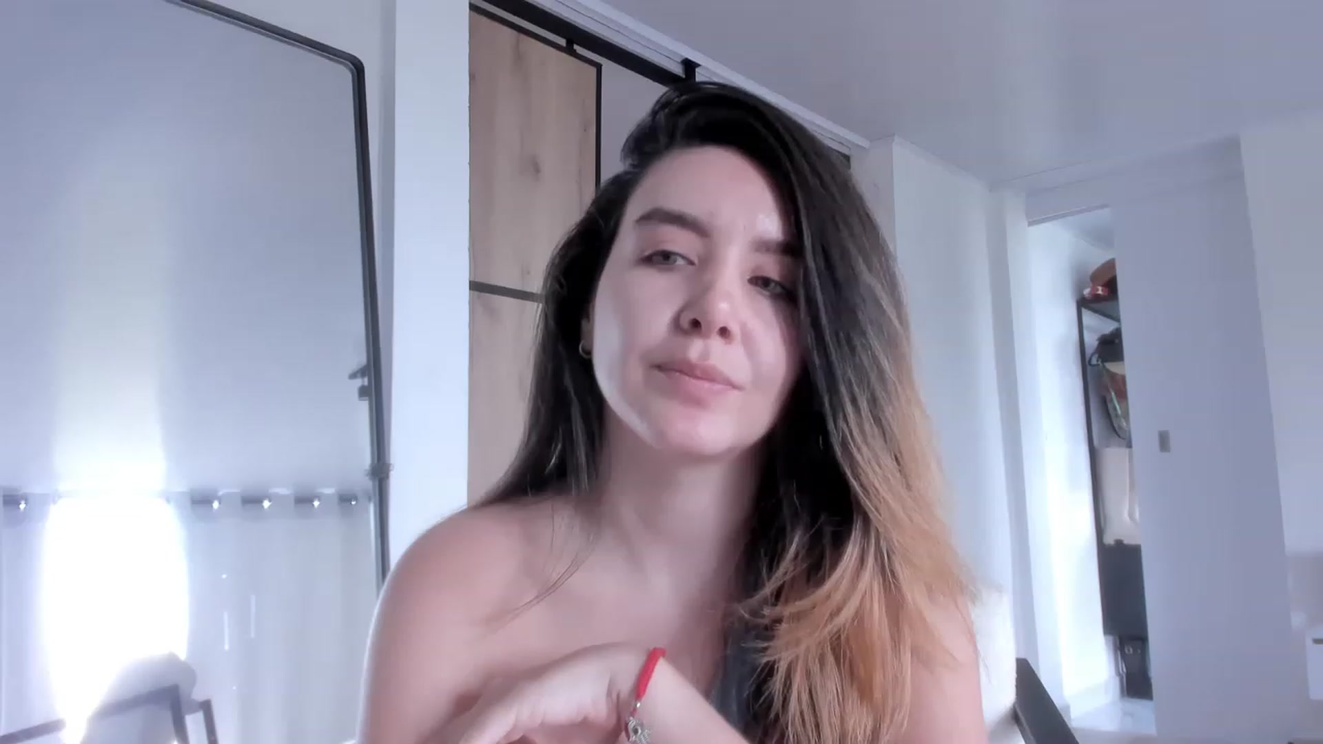 Gallery image thumbnail from LauraVega's myfreecams stream on, 11/19/2022, 18:04 image 3 of 20