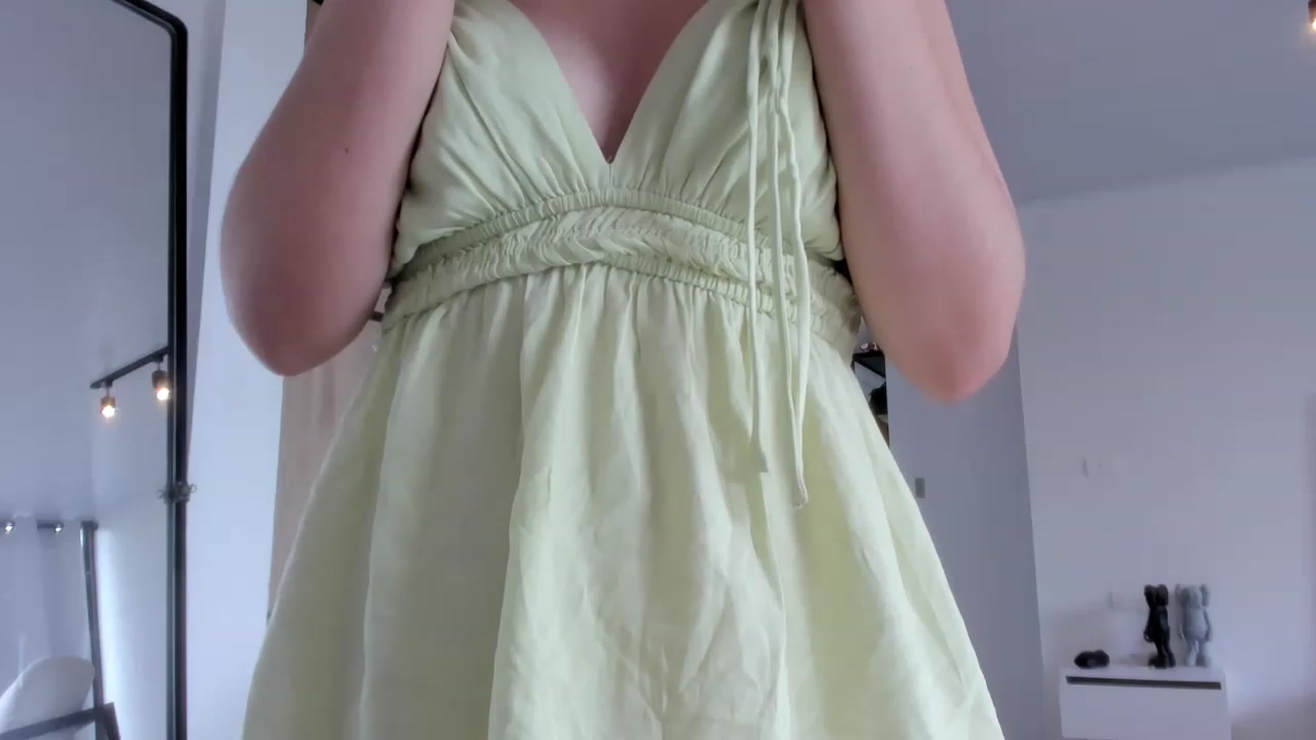 Gallery image thumbnail from LauraVega's myfreecams stream on, 11/27/2022, 17:07 image 17 of 20