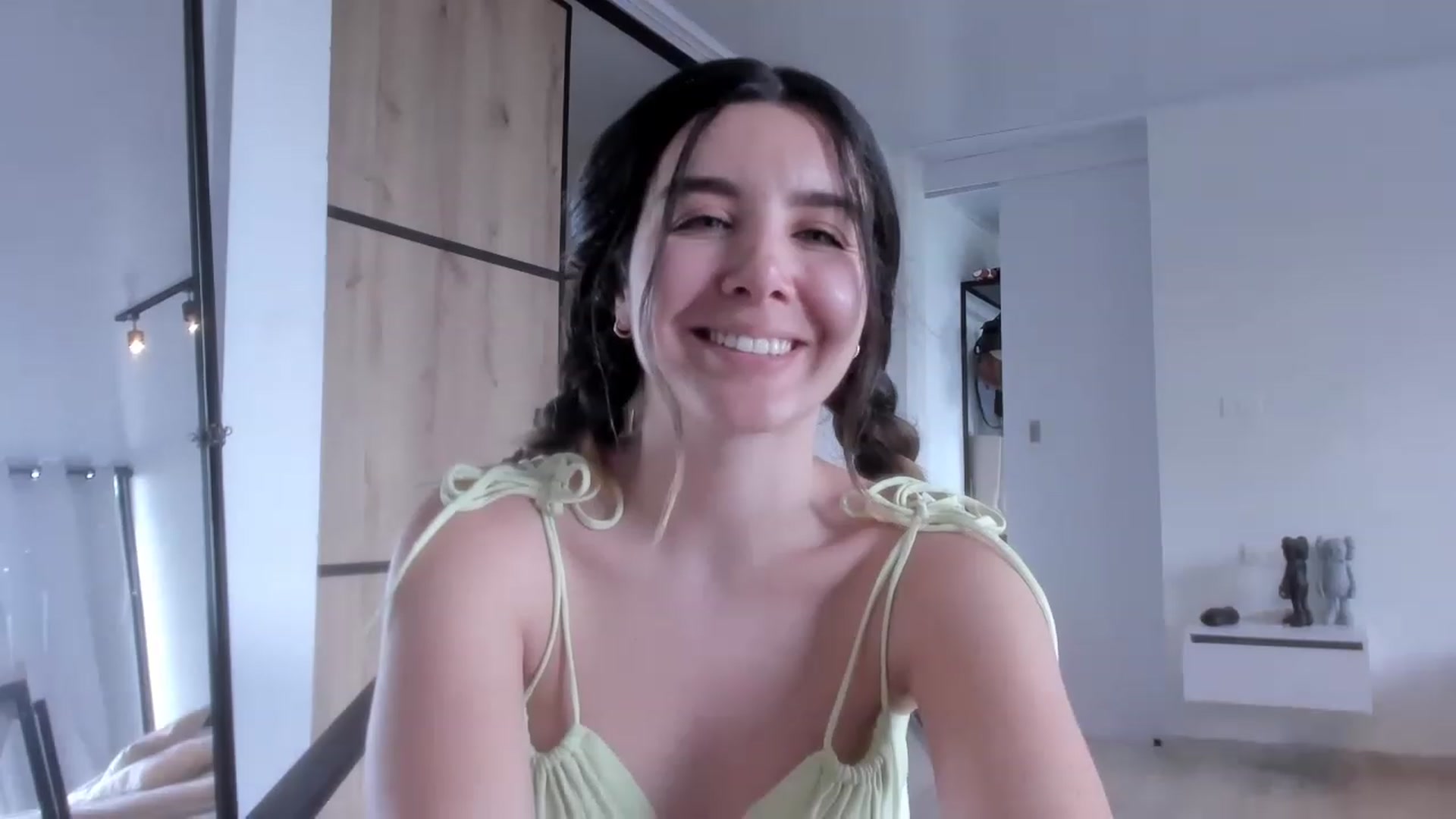 Gallery image thumbnail from LauraVega's myfreecams stream on, 11/27/2022, 17:07 image 8 of 20