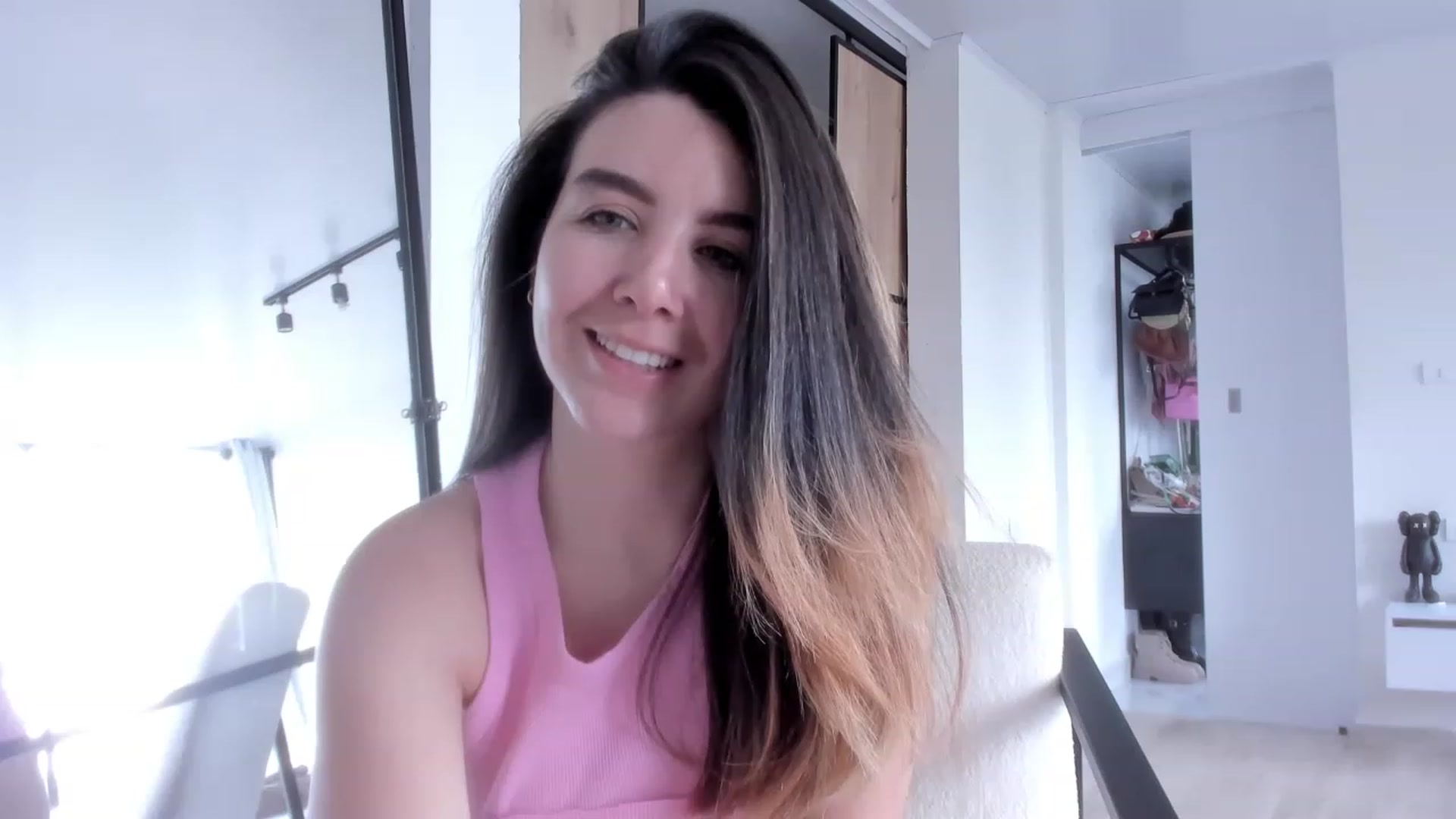 Gallery image thumbnail from LauraVega's myfreecams stream on, 12/08/2022, 17:28 image 2 of 20