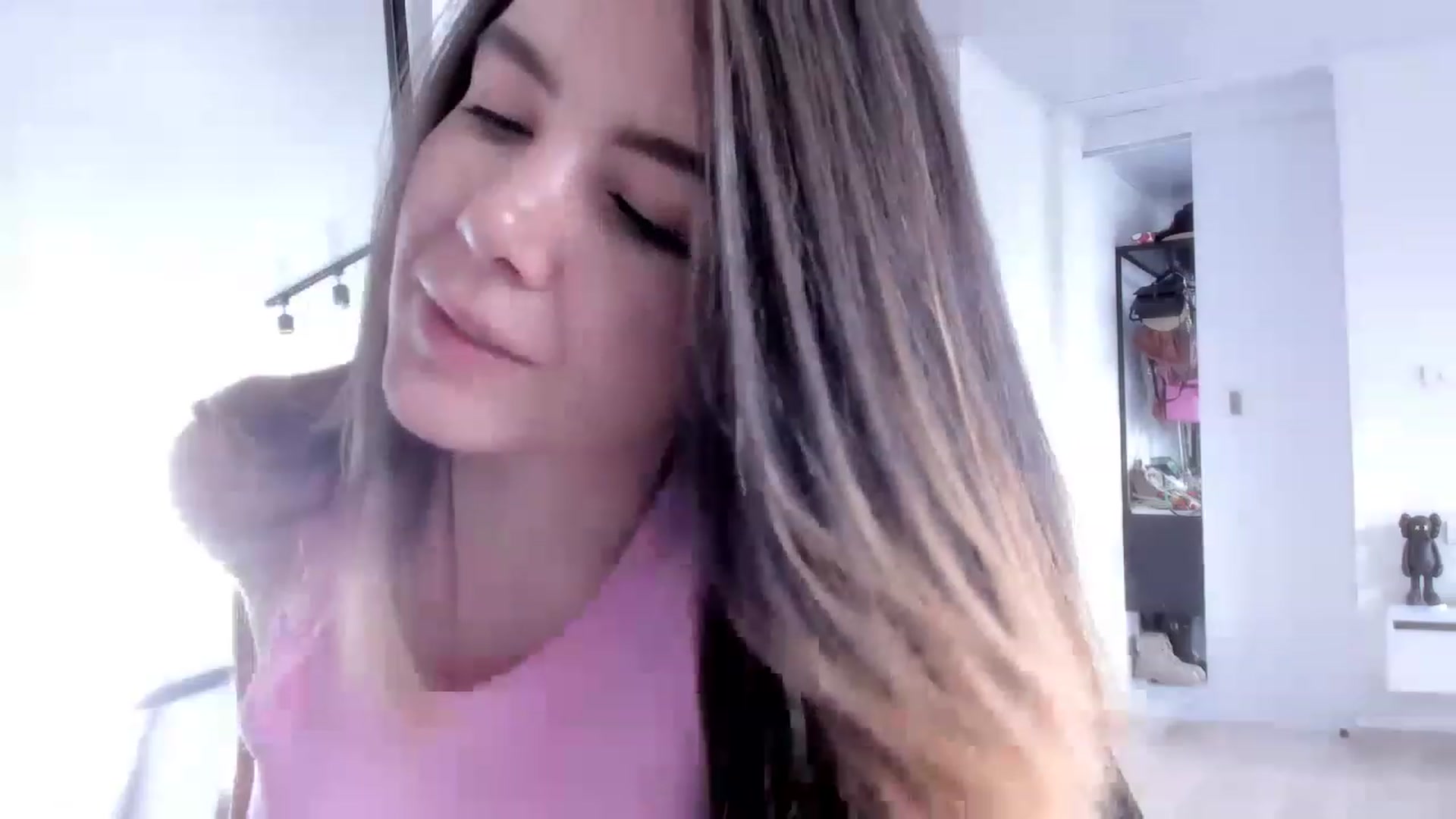 Gallery image thumbnail from LauraVega's myfreecams stream on, 12/08/2022, 17:28 image 4 of 20