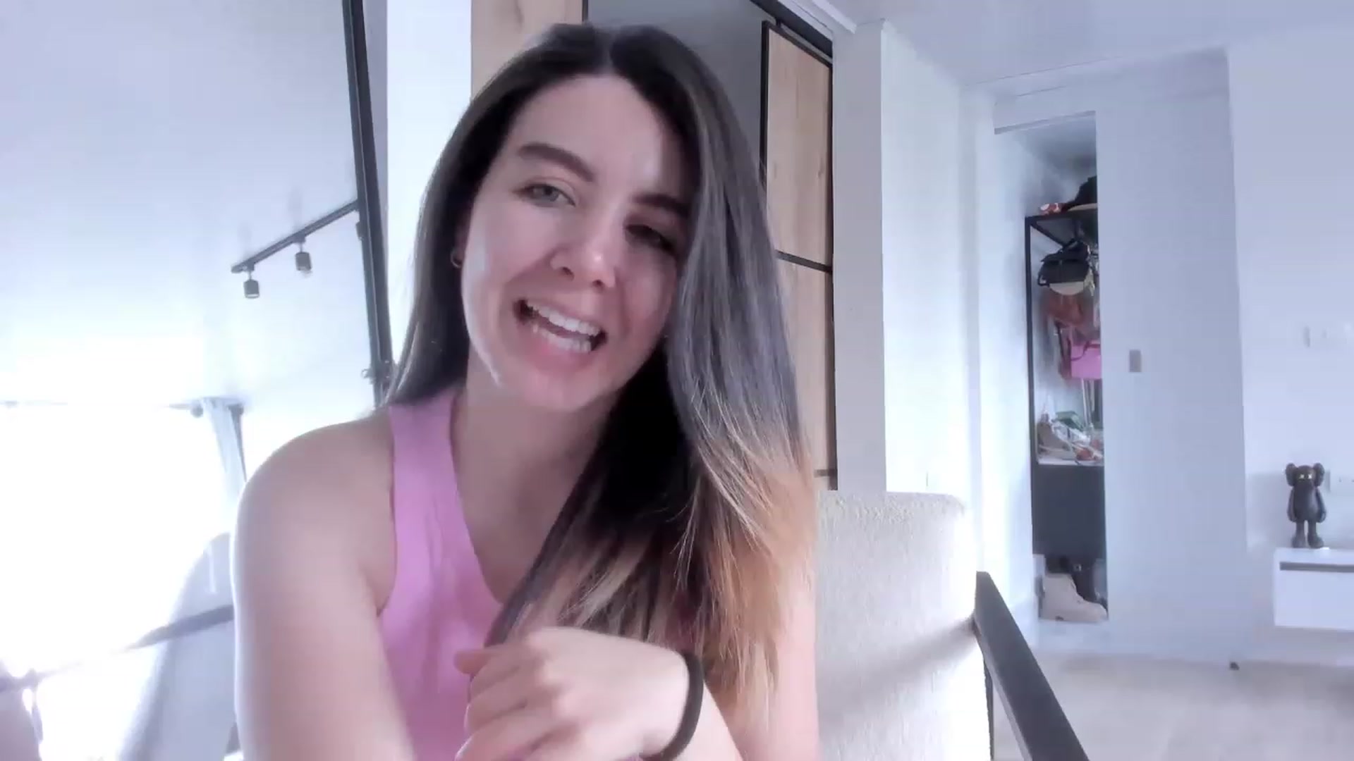 Gallery image thumbnail from LauraVega's myfreecams stream on, 12/08/2022, 17:28 image 1 of 20