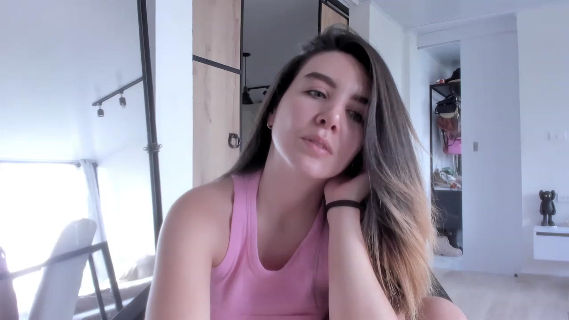 Gallery image thumbnail from LauraVega's myfreecams stream on, 12/08/2022, 17:28 image 15 of 20
