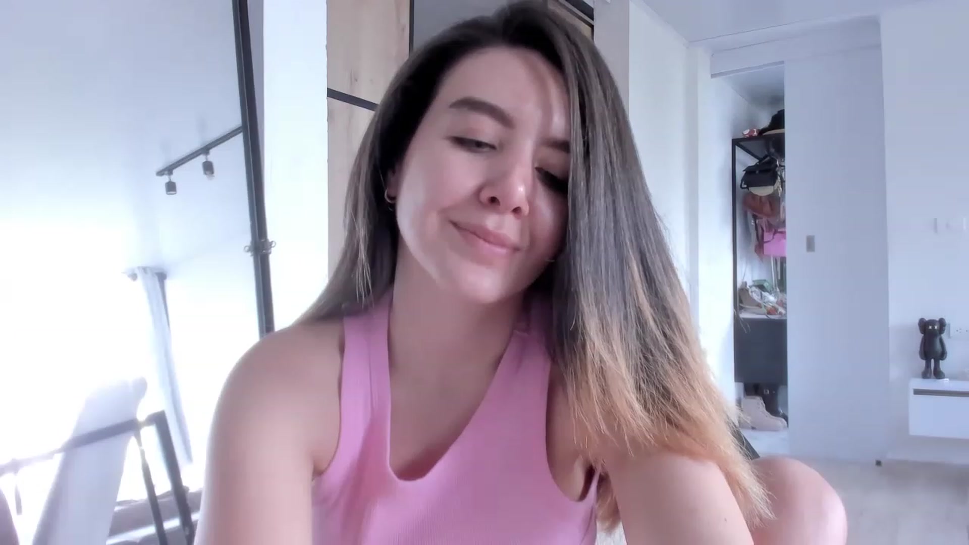 Gallery image thumbnail from LauraVega's myfreecams stream on, 12/08/2022, 17:28 image 20 of 20