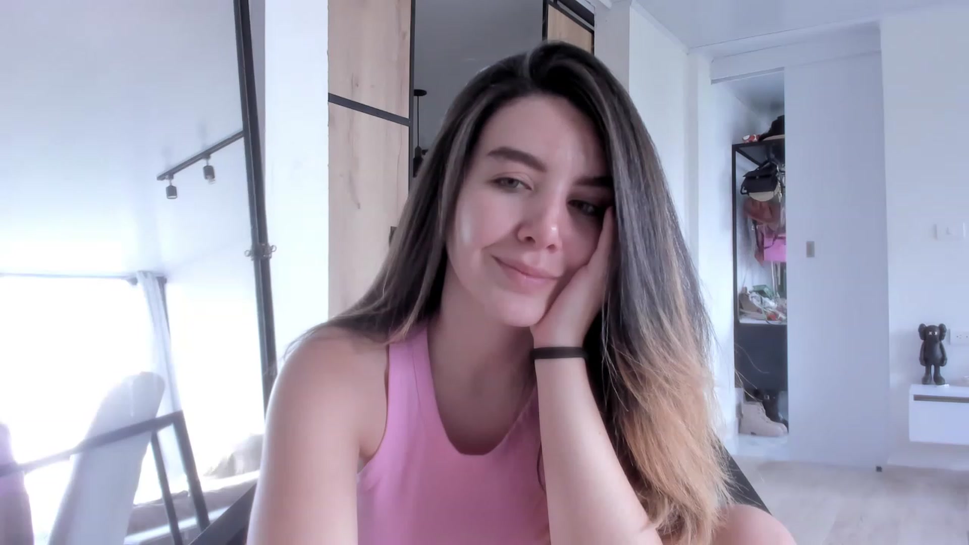 Gallery image thumbnail from LauraVega's myfreecams stream on, 12/08/2022, 17:28 image 14 of 20