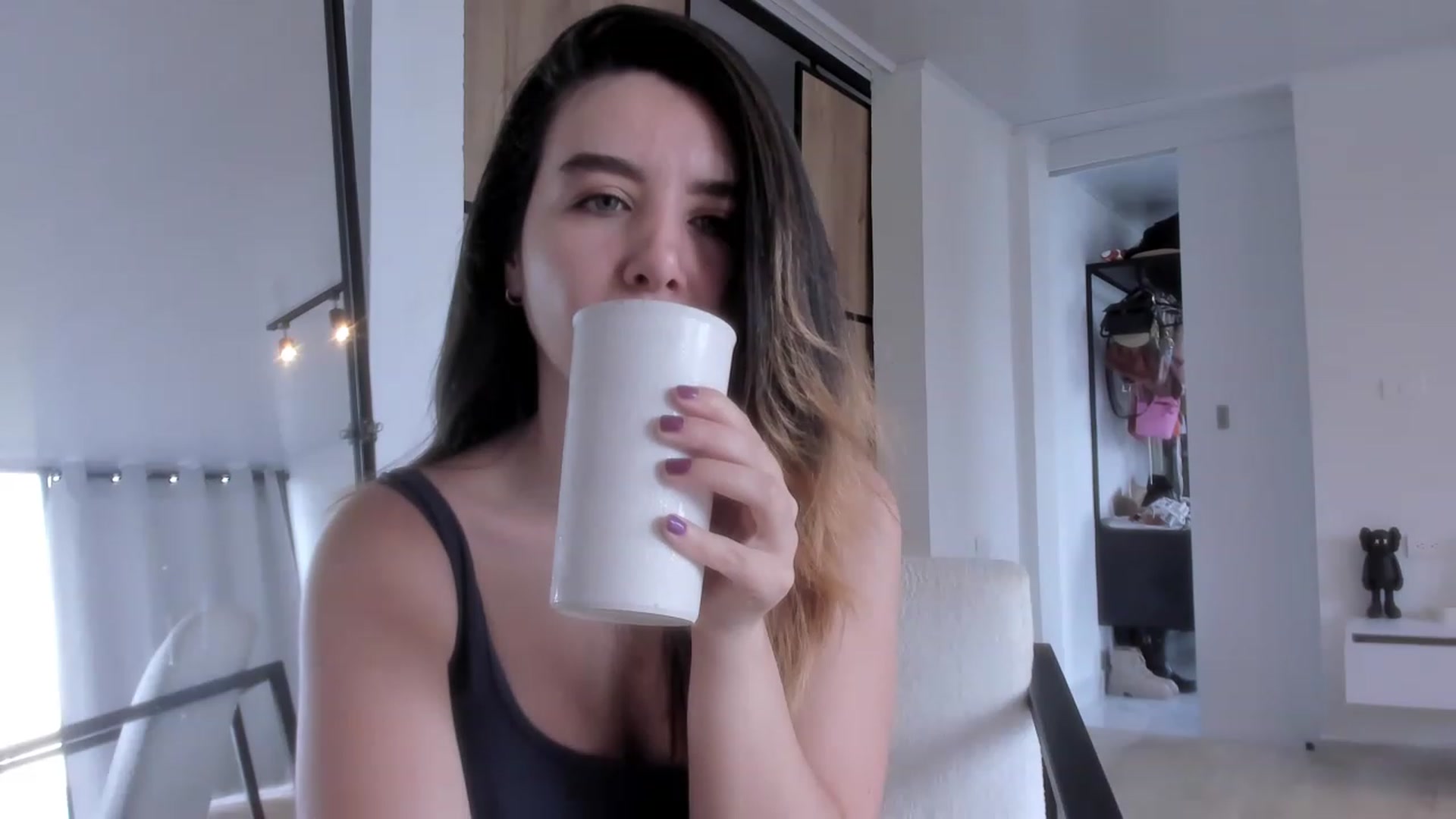 Gallery image thumbnail from LauraVega's myfreecams stream on, 12/10/2022, 15:10 image 19 of 20