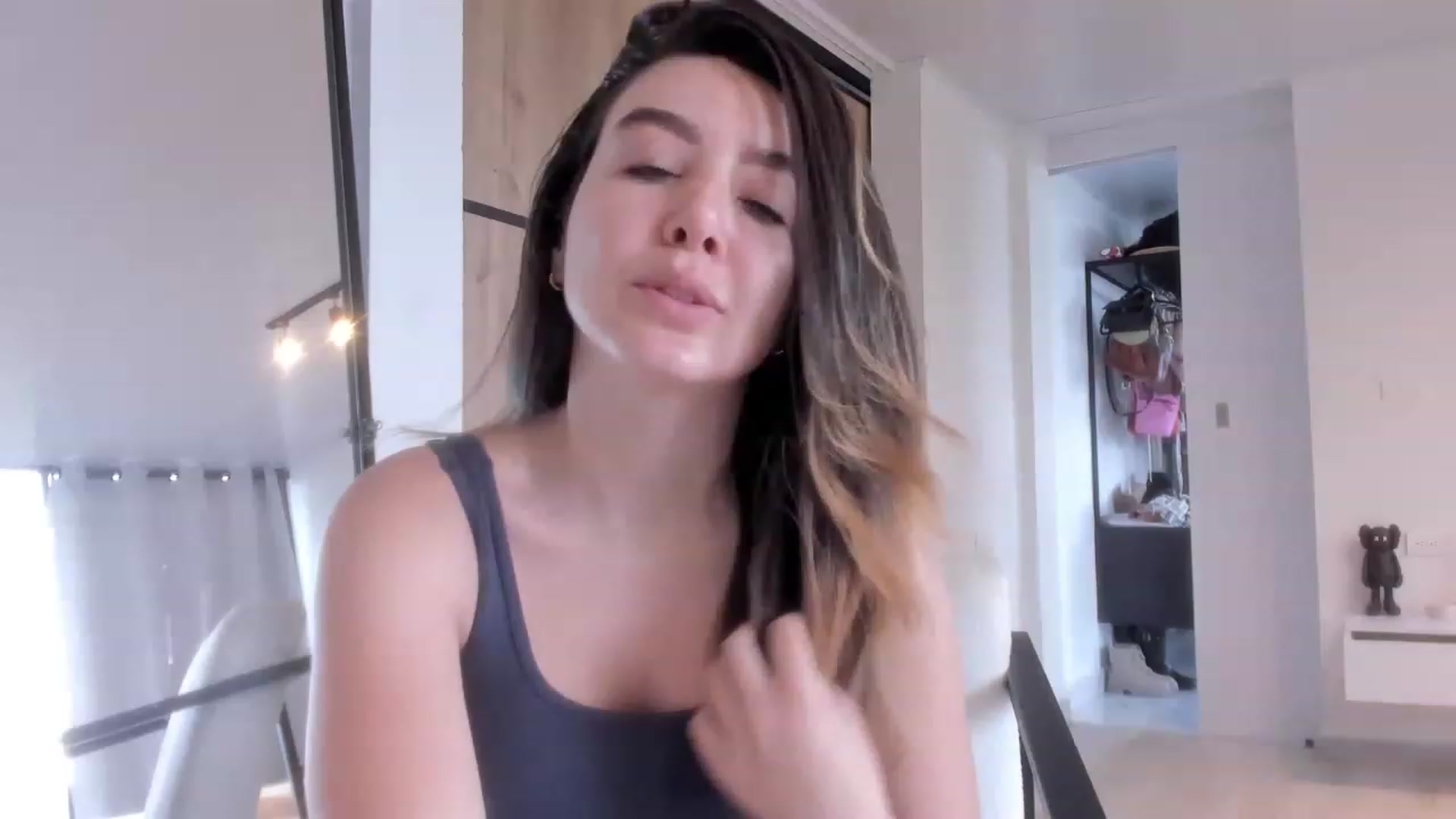 Gallery image thumbnail from LauraVega's myfreecams stream on, 12/10/2022, 15:10 image 2 of 20