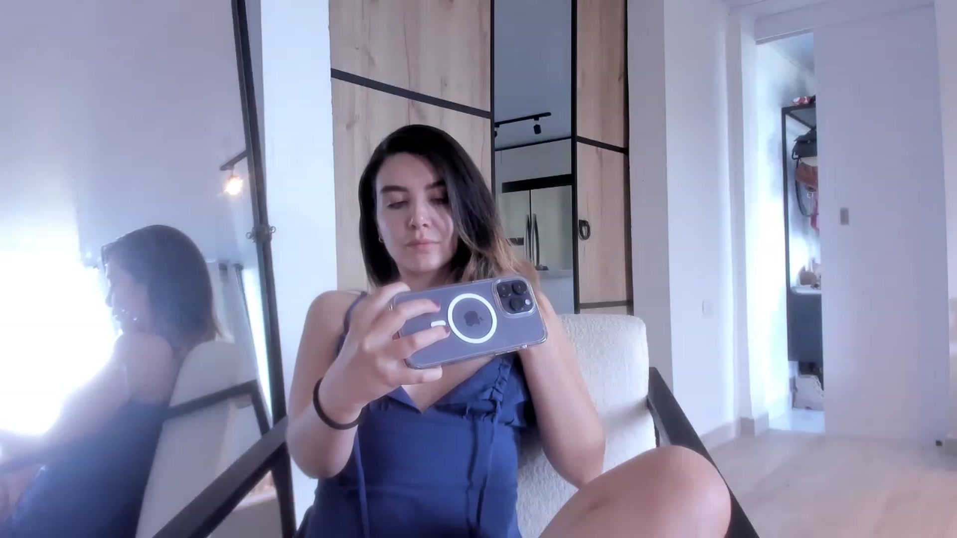 Gallery image thumbnail from LauraVega's myfreecams stream on, 12/10/2022, 22:45 image 1 of 20