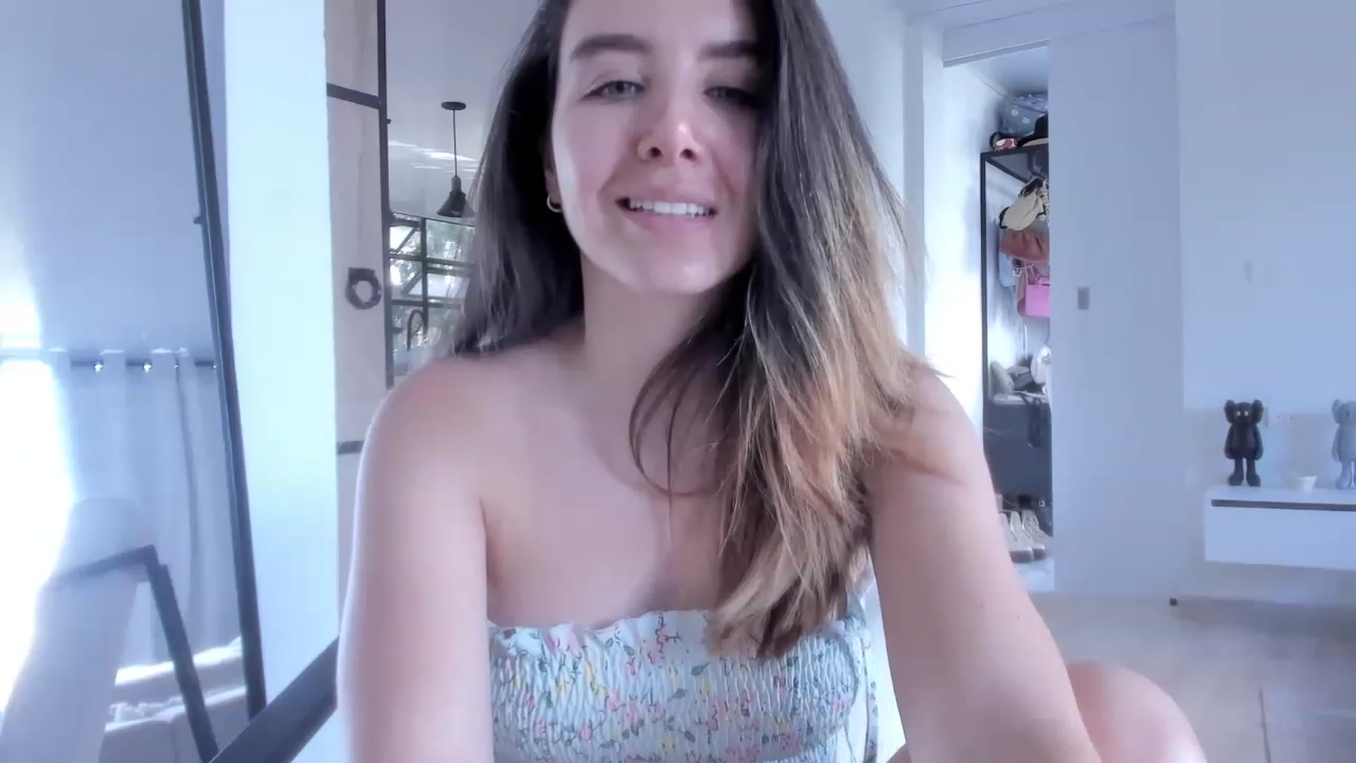 Gallery image thumbnail from LauraVega's myfreecams stream on, 12/22/2022, 20:09 image 10 of 20
