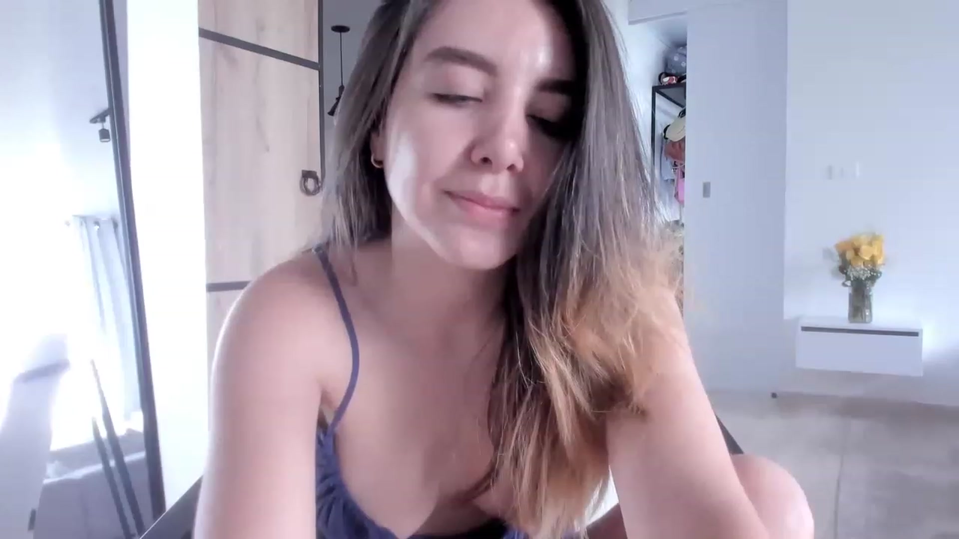 Gallery image thumbnail from LauraVega's myfreecams stream on, 12/23/2022, 16:06 image 8 of 20