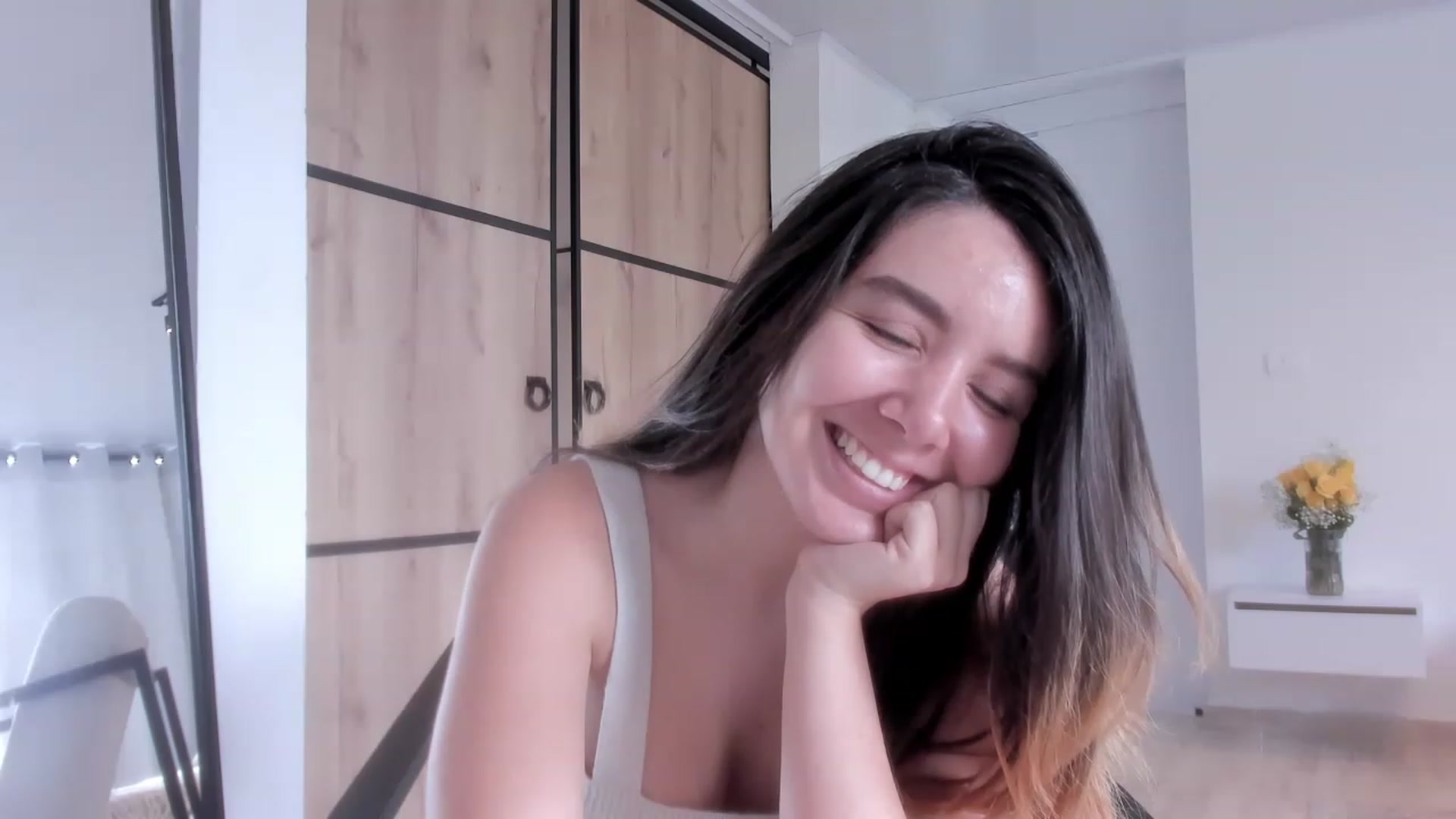 Gallery image thumbnail from LauraVega's myfreecams stream on, 12/24/2022, 17:07 image 8 of 20