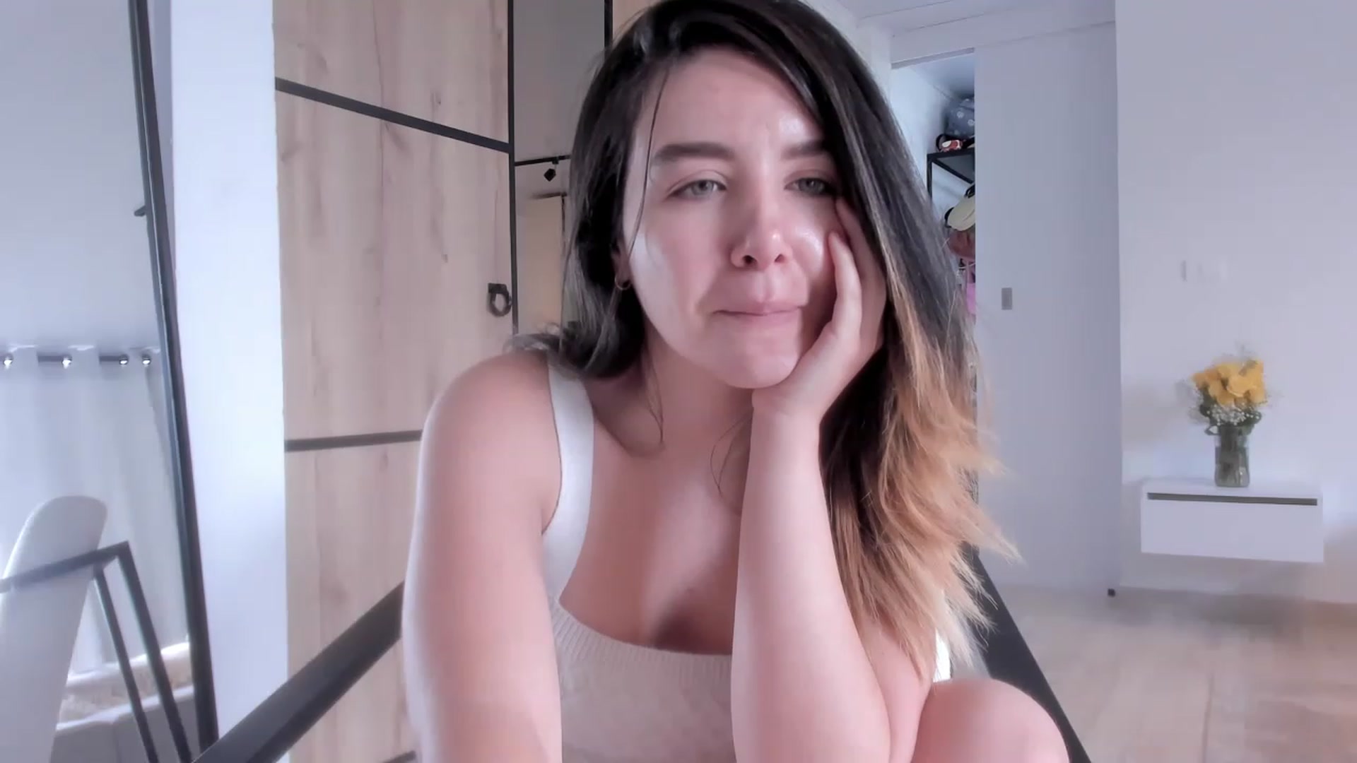 Gallery image thumbnail from LauraVega's myfreecams stream on, 12/24/2022, 17:07 image 13 of 20
