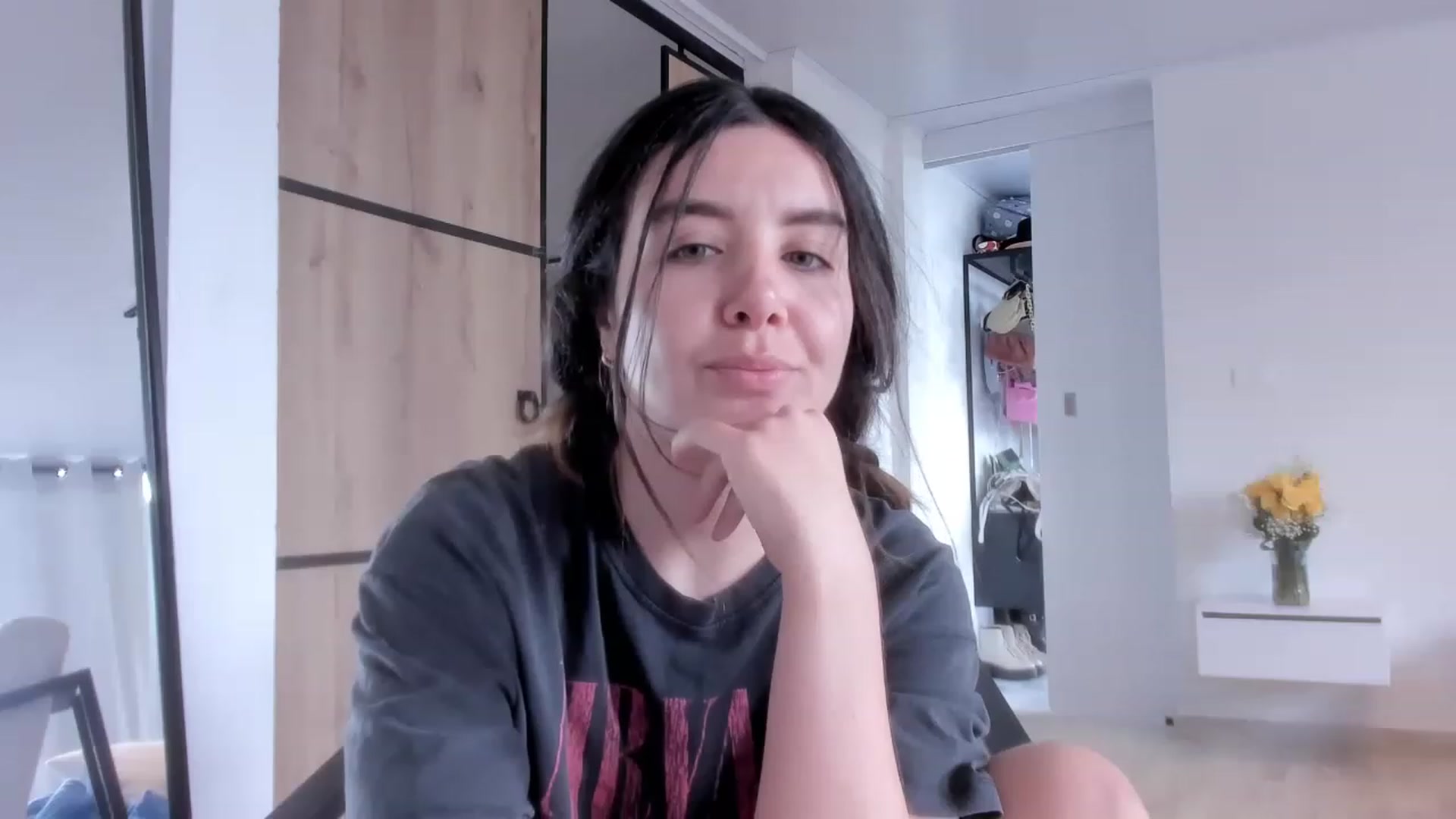 Gallery image thumbnail from LauraVega's myfreecams stream on, 12/26/2022, 16:51 image 6 of 20