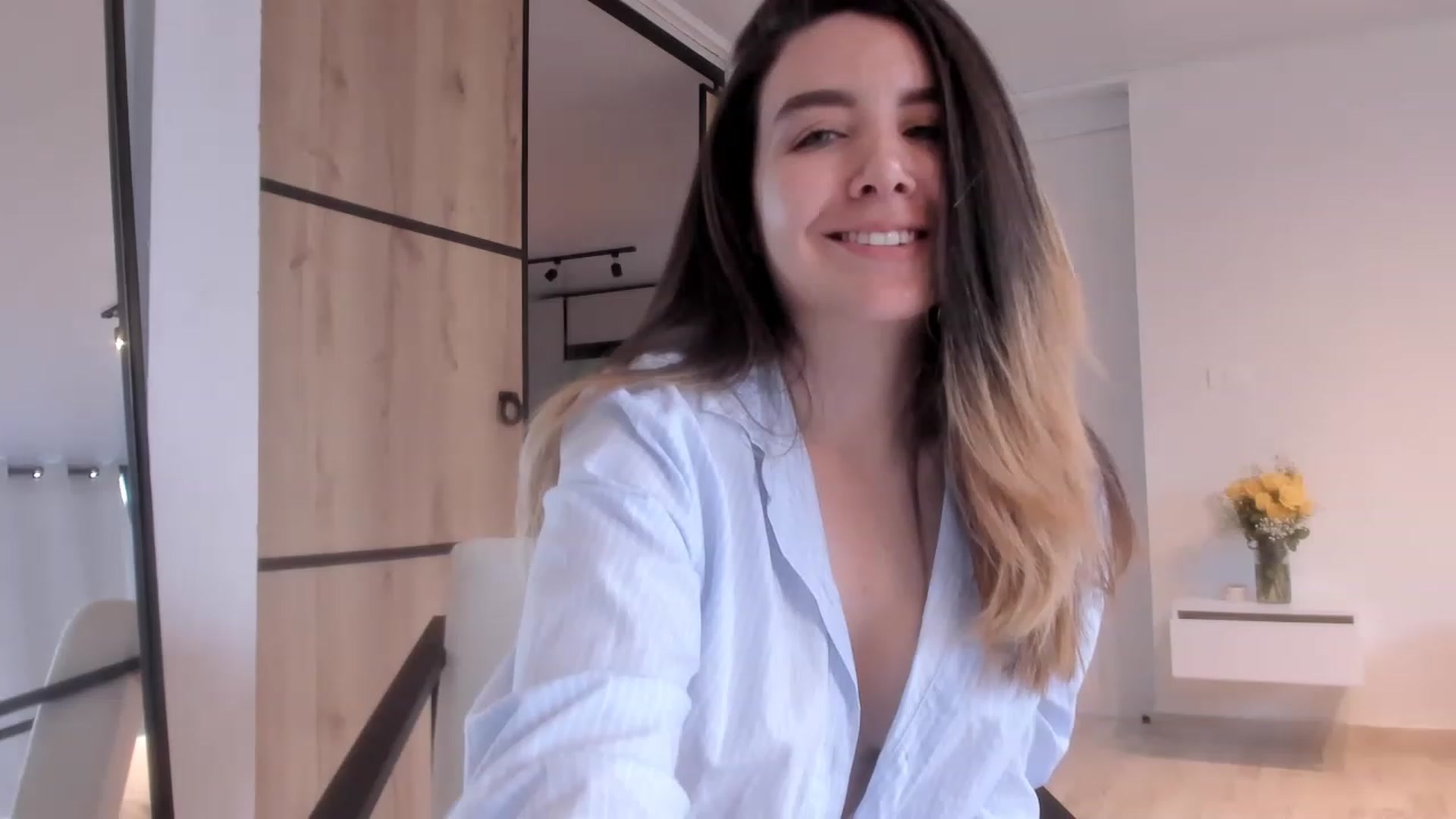 Gallery image thumbnail from LauraVega's myfreecams stream on, 12/26/2022, 23:21 image 3 of 20