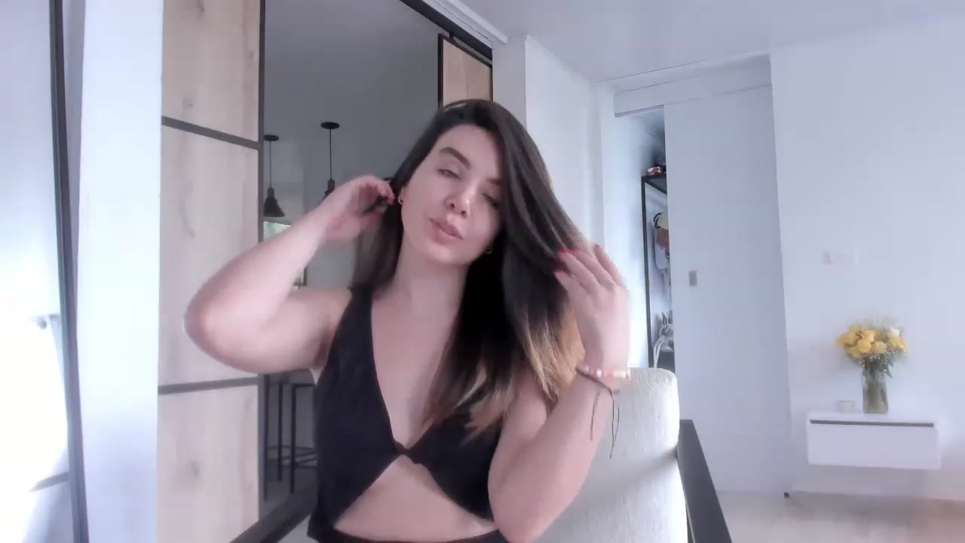 Gallery image thumbnail from LauraVega's myfreecams stream on, 12/31/2022, 17:32 image 3 of 20