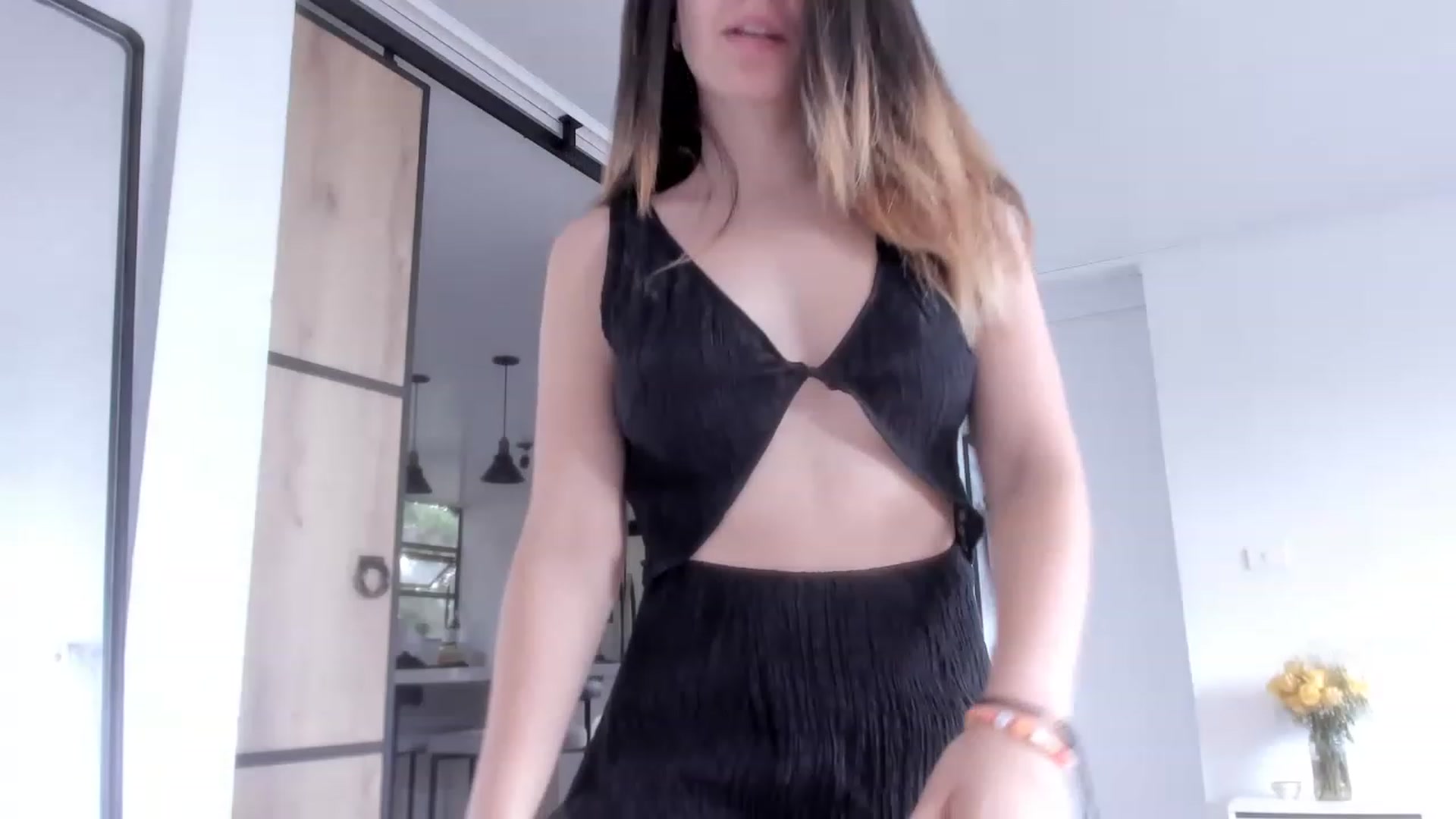 Gallery image thumbnail from LauraVega's myfreecams stream on, 12/31/2022, 17:32 image 5 of 20