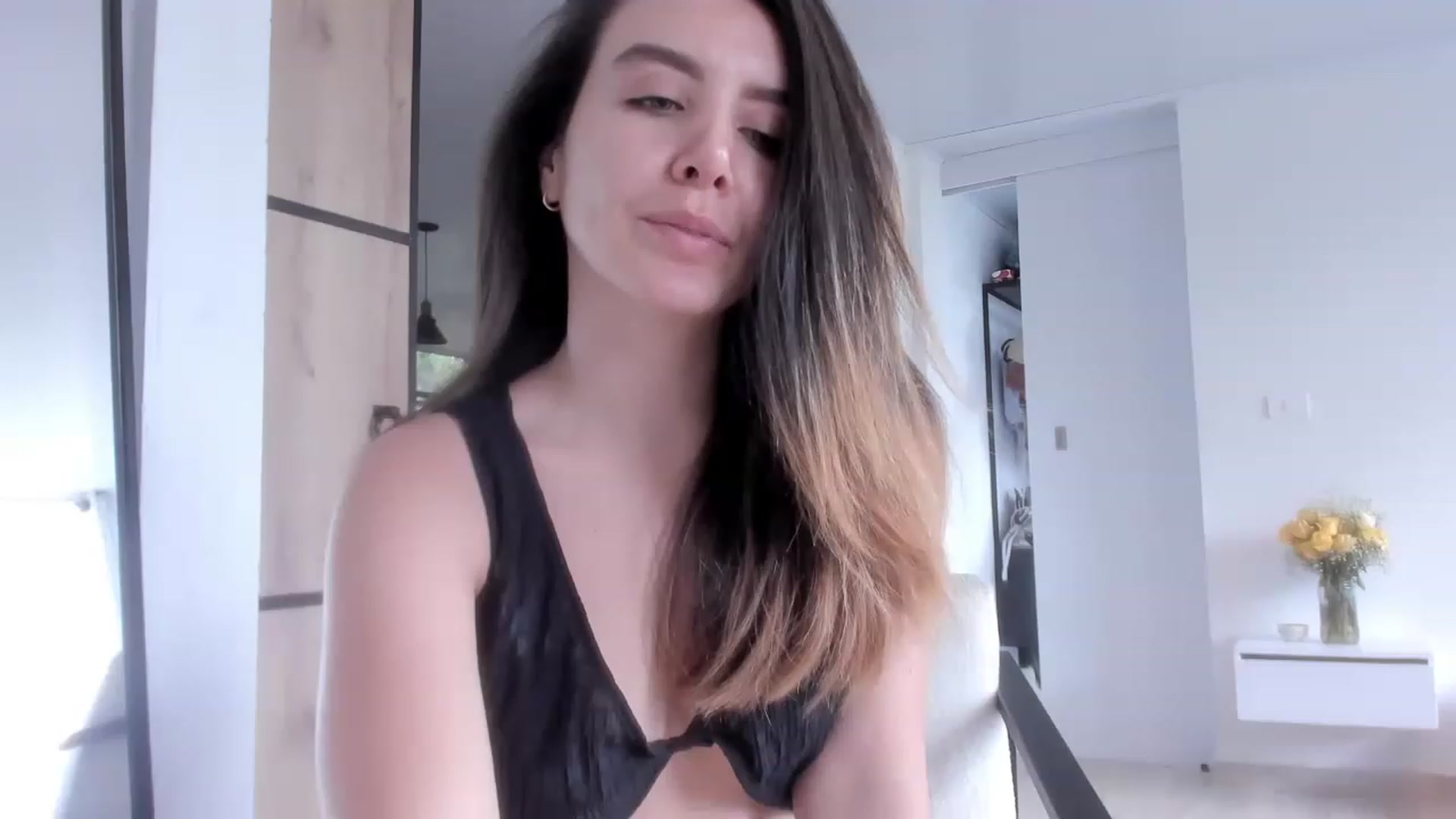 Gallery image thumbnail from LauraVega's myfreecams stream on, 12/31/2022, 17:32 image 6 of 20
