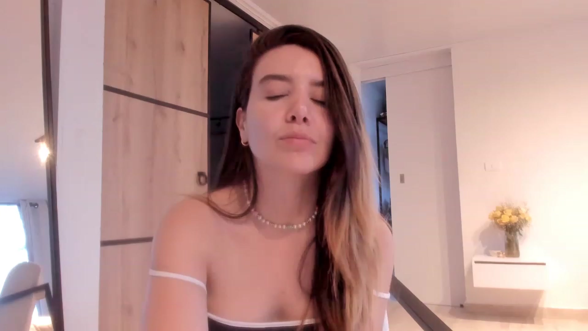 Gallery image thumbnail from LauraVega's myfreecams stream on, 01/02/2023, 23:08 image 15 of 20