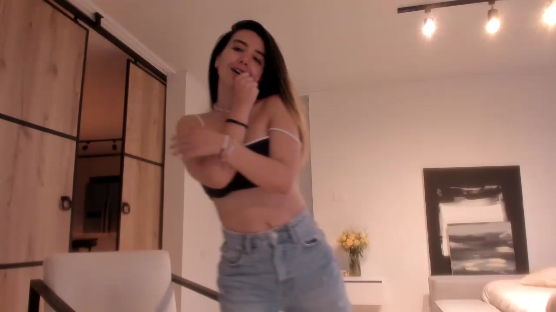 Gallery image thumbnail from LauraVega's myfreecams stream on, 01/02/2023, 23:08 image 17 of 20