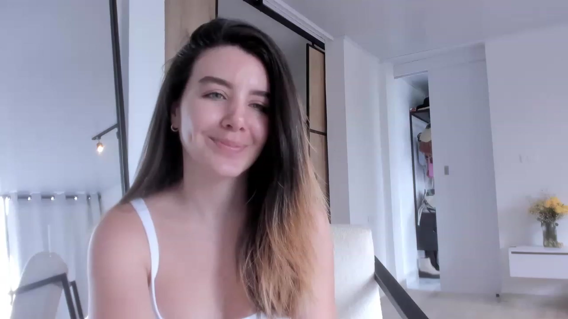 Gallery image thumbnail from LauraVega's myfreecams stream on, 01/06/2023, 15:45 image 13 of 20