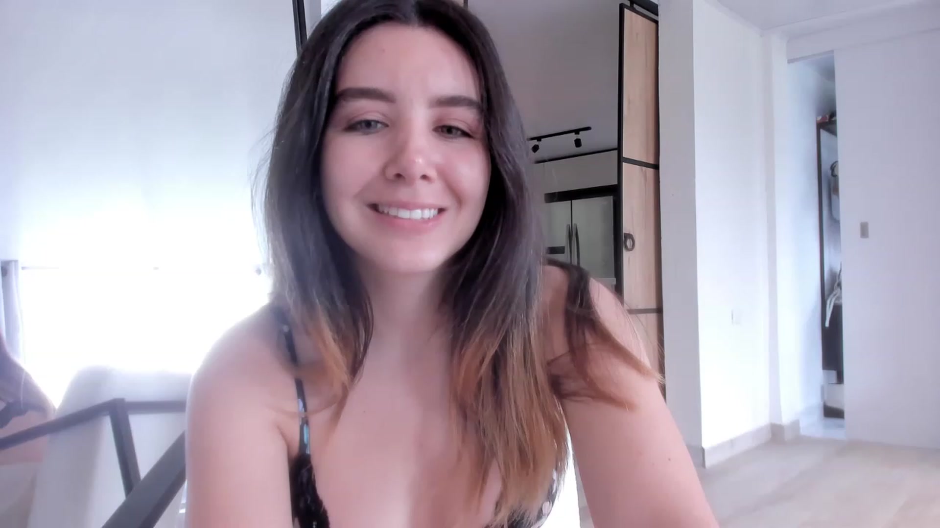 Gallery image thumbnail from LauraVega's myfreecams stream on, 01/07/2023, 15:33 image 2 of 20