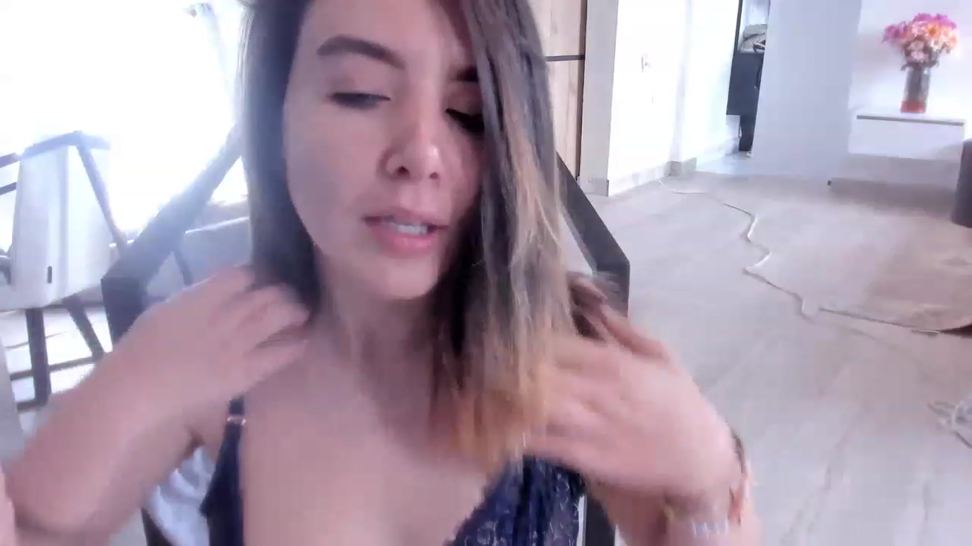 Gallery image thumbnail from LauraVega's myfreecams stream on, 01/21/2023, 17:08 image 8 of 20